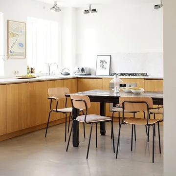 J183 Holmen πολυθρόνα με μπράτσα - Oak veneer-black legs - FDB Møbler