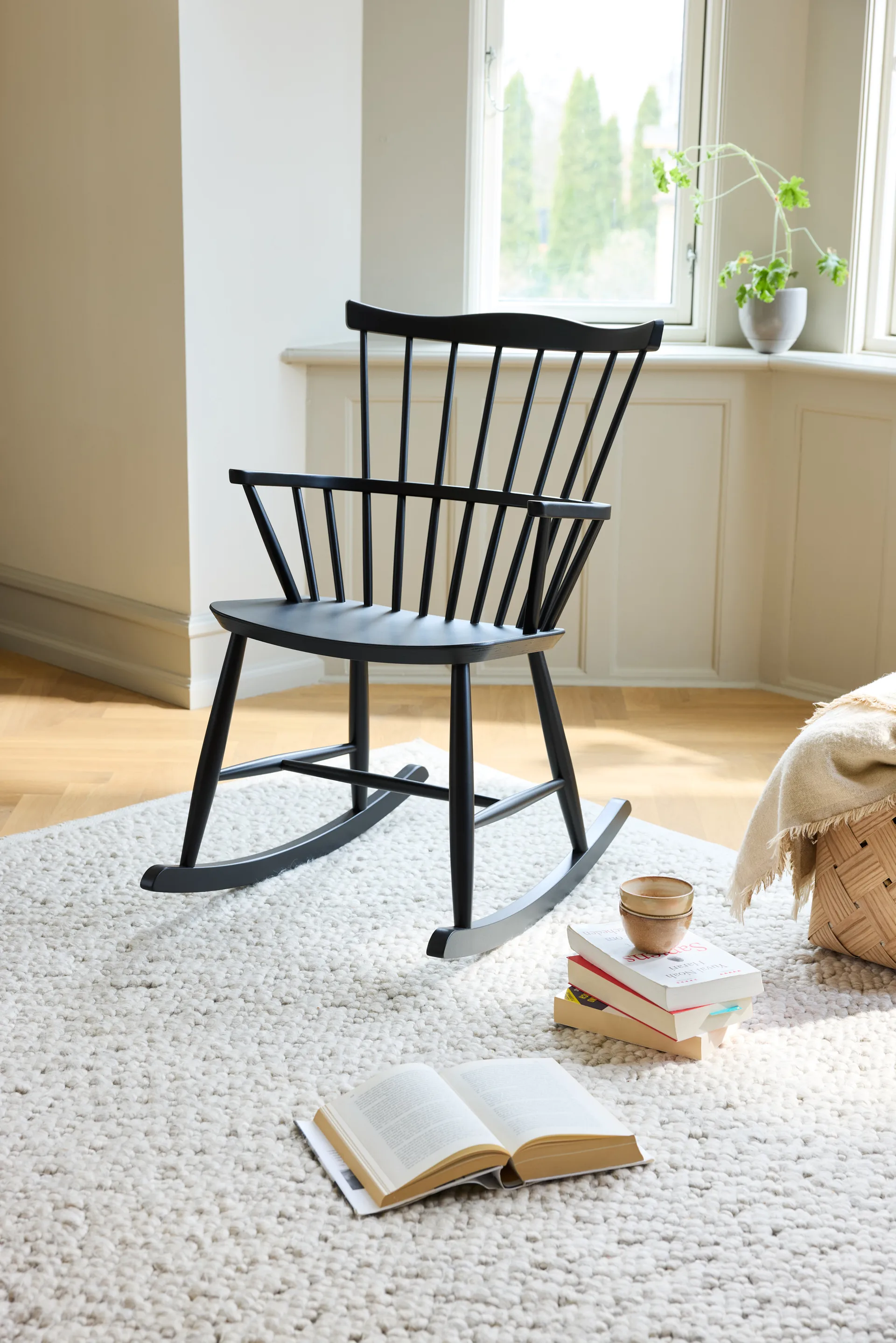 J52G καρέκλα-κούνια, Beech Ral 9005 FDB Møbler