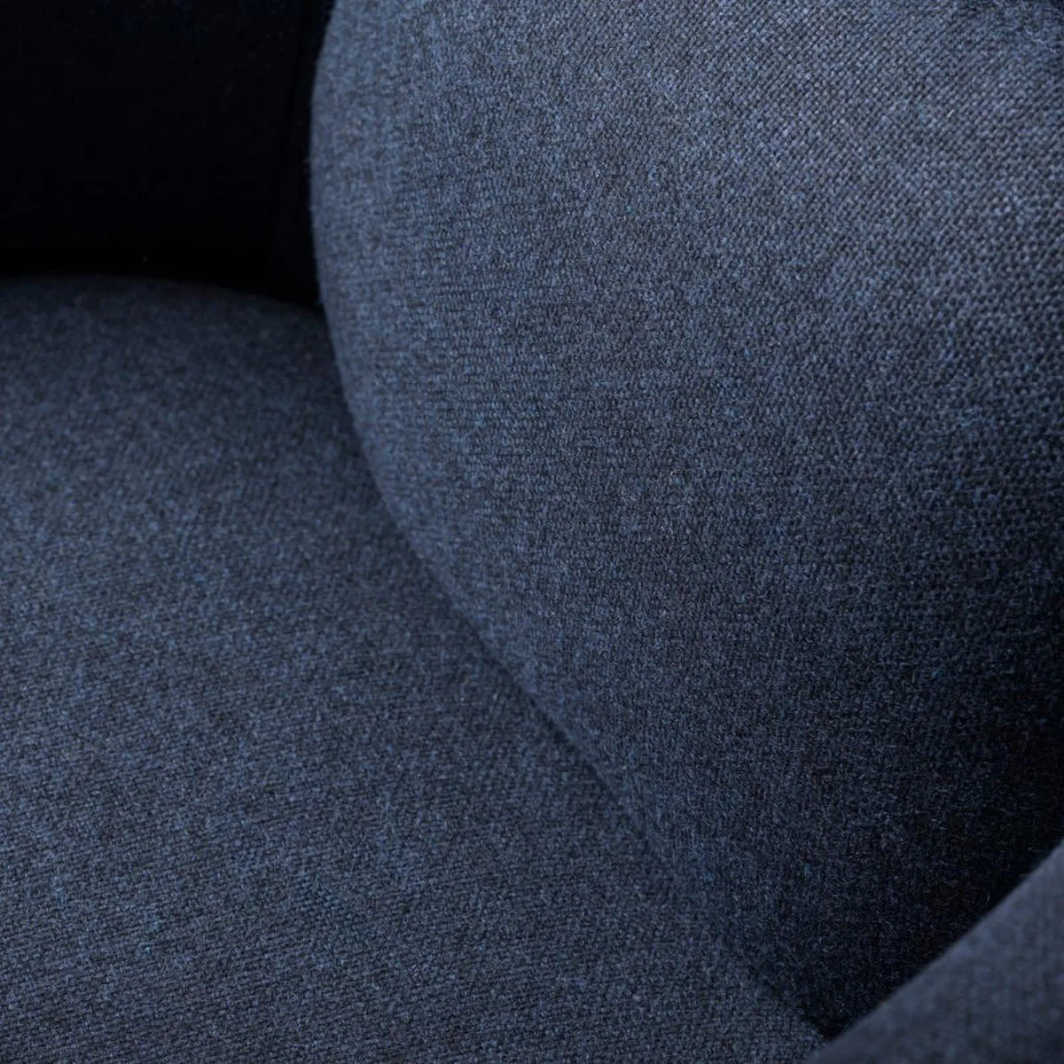 Πολυθρόνα L35 Gesja Wing Chair, Dark blue-lacquered oak FDB Møbler