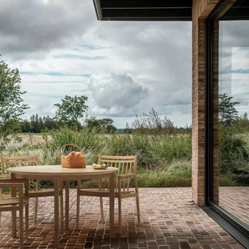 M27 Sammen τραπεζαρία κήπου Ø120 cm - Teak solid oiled - FDB Møbler