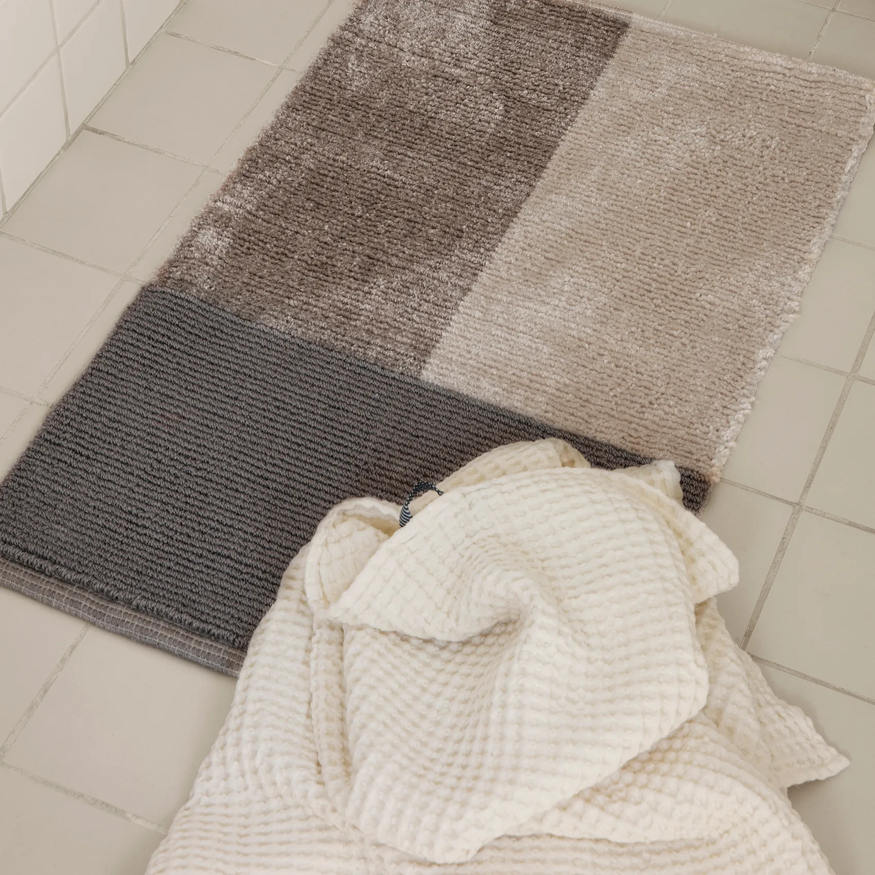 Πετσέτα από οικολογικό βαμβάκι υπόλευκη, 50x100 cm Ferm Living