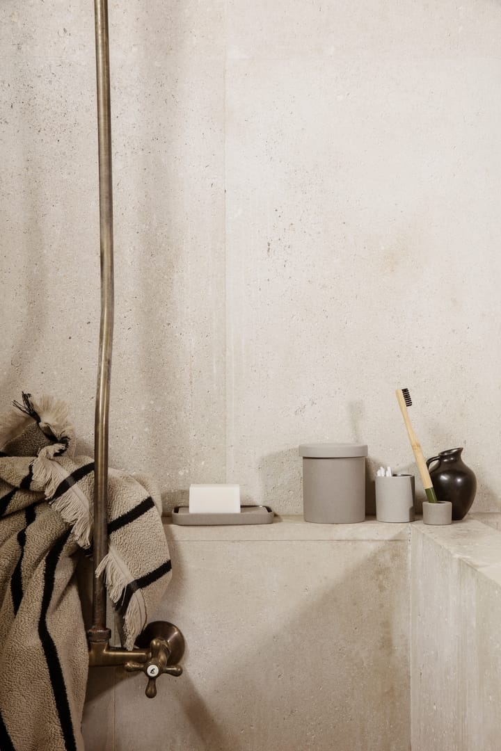 Alee πετσέτα 70x140 cm, Άμμος-μαύρο Ferm Living