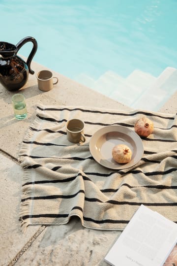 Alee πετσέτα 70x140 cm - Άμμος-μαύρο - Ferm Living