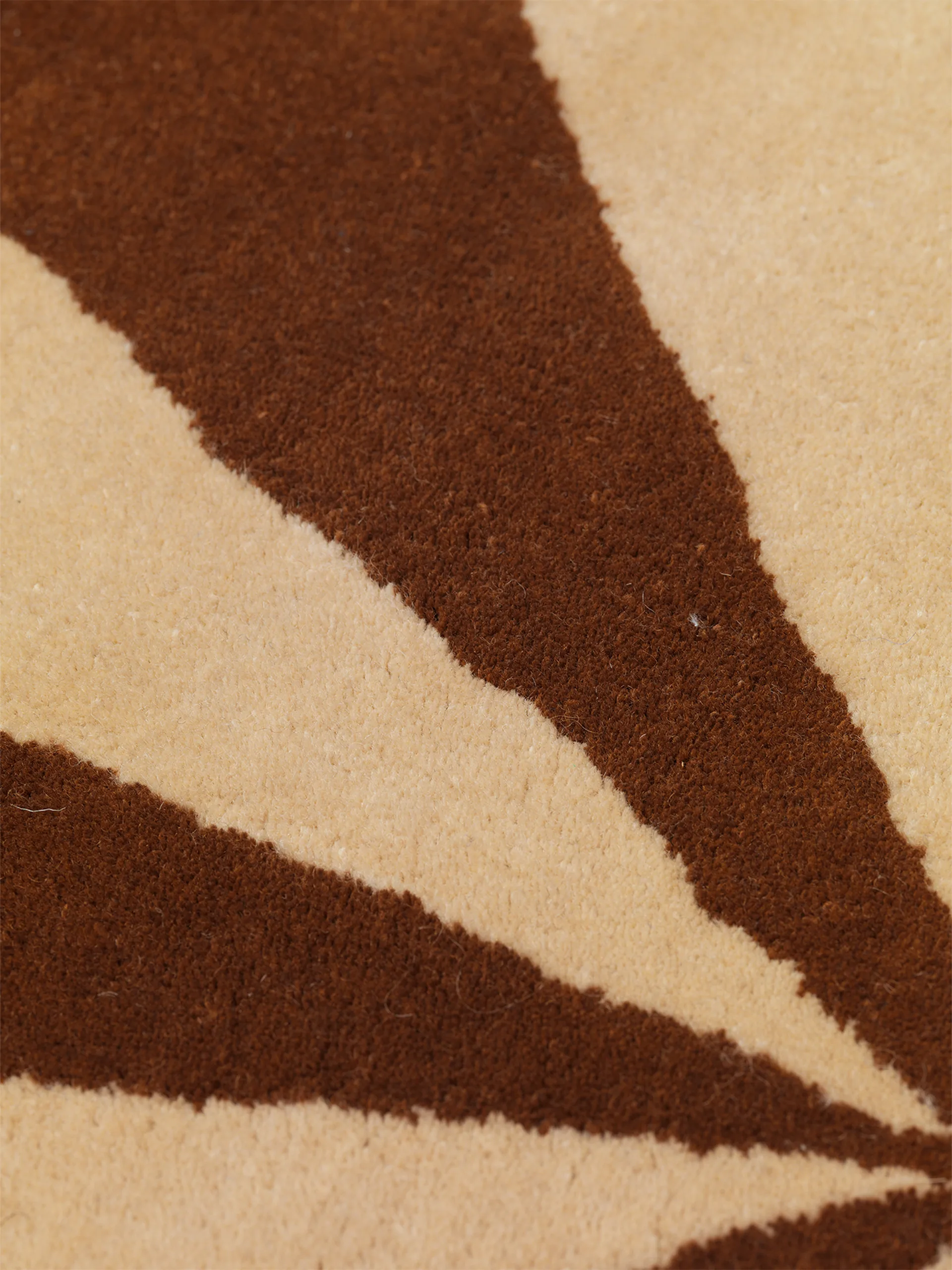 Arch χαλί με φούντες Ø130 cm, Σκούρο τούβλο-Υπόλευκο Ferm Living