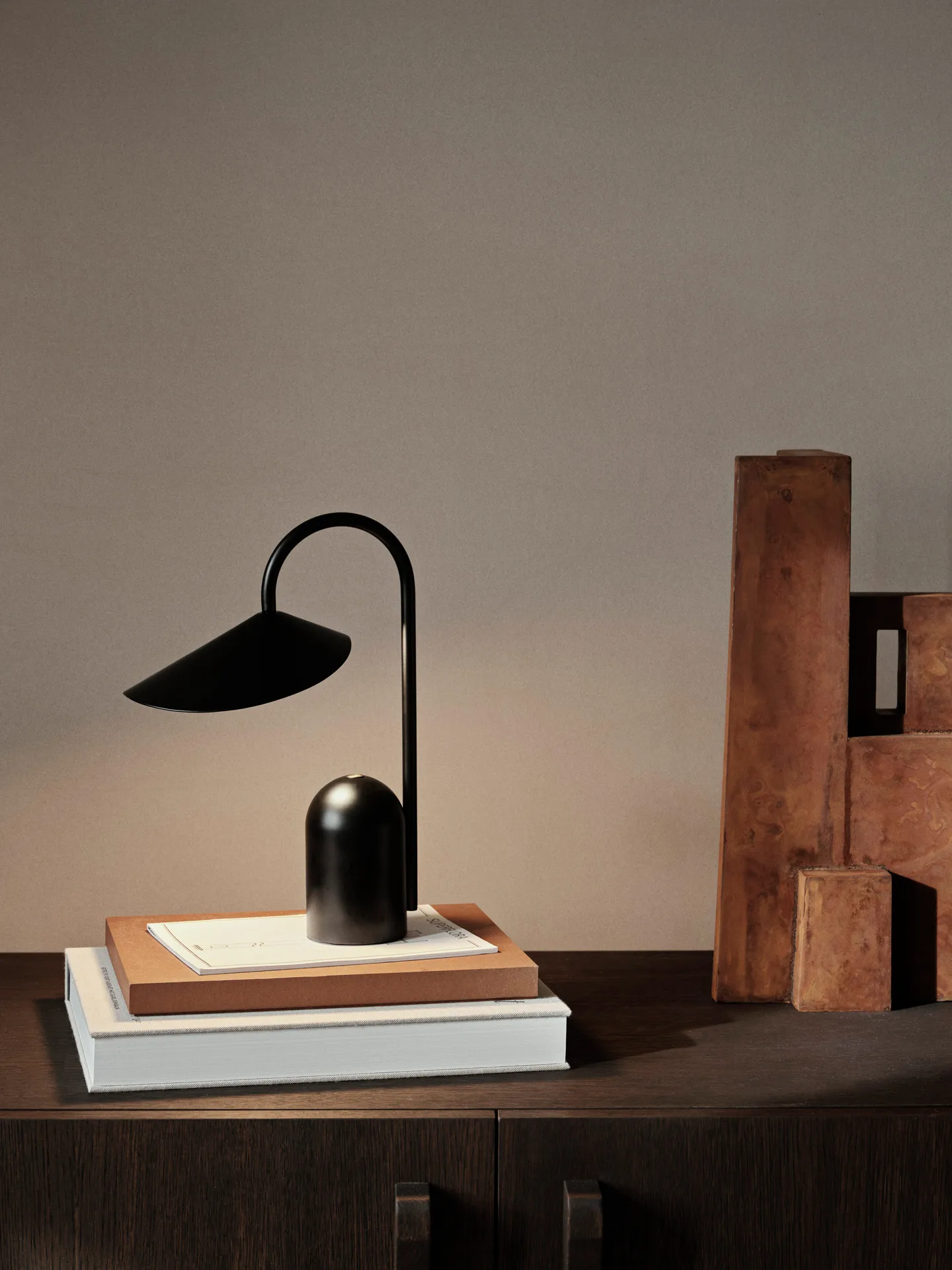 Arum φορητό φωτιστικό, Black Ferm Living
