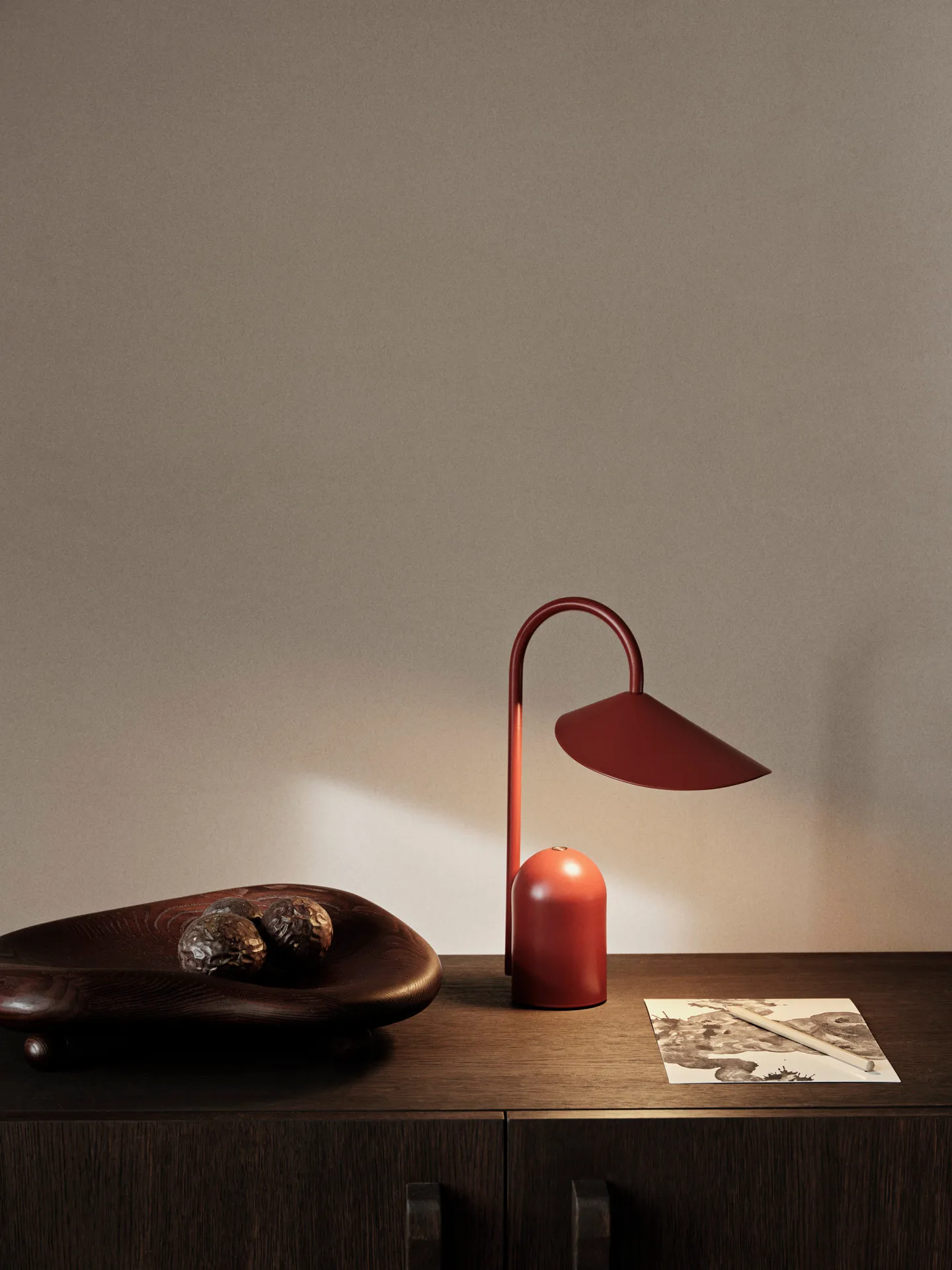 Arum φορητό φωτιστικό, Oxide Red Ferm Living