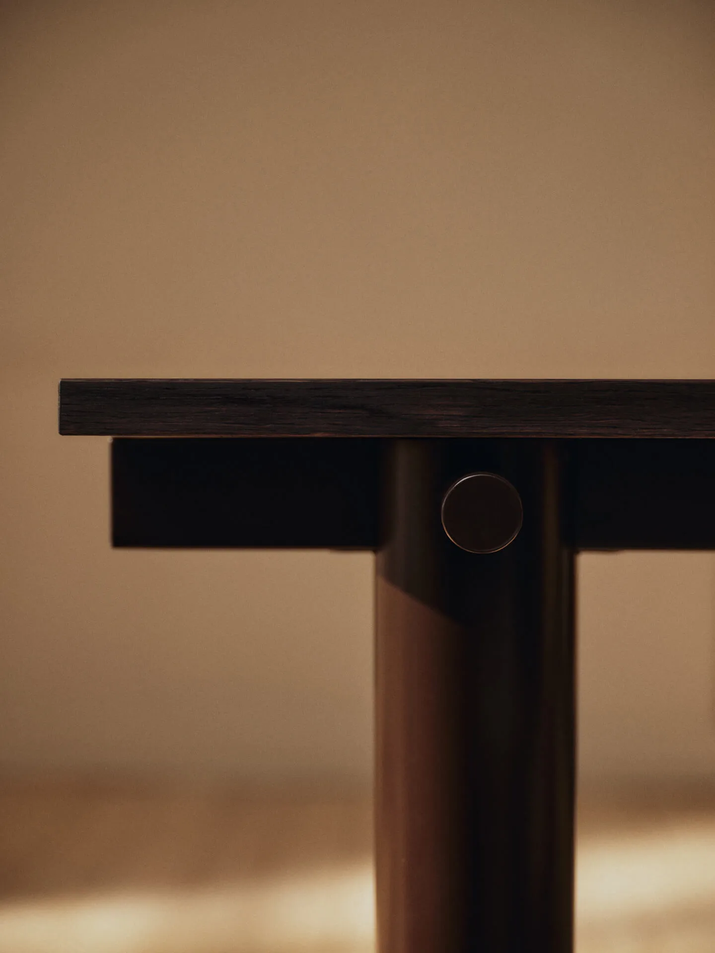 Atura τραπεζαρία, Dark chocolate-σκούρα λουστραρισμένη δρυς, 90x200 εκ. Ferm Living