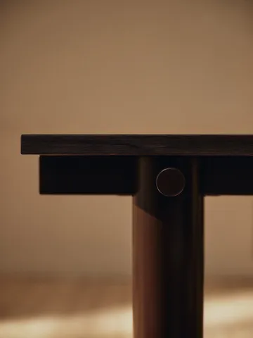 Atura τραπεζαρία - Dark chocolate-σκούρα λουστραρισμένη δρυς, 90x200 εκ. - Ferm Living