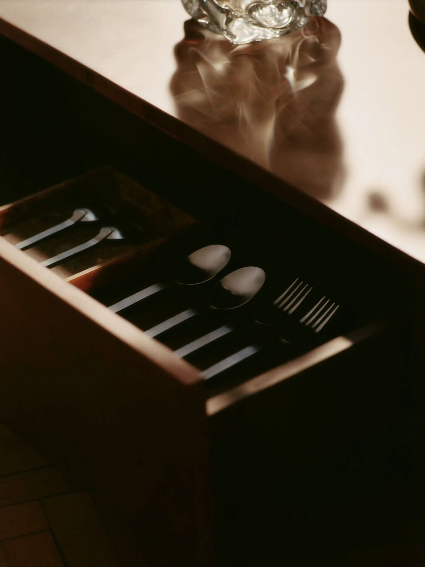 Burren κεριά λεπτά 2-pack, Dark stained burl Ferm Living