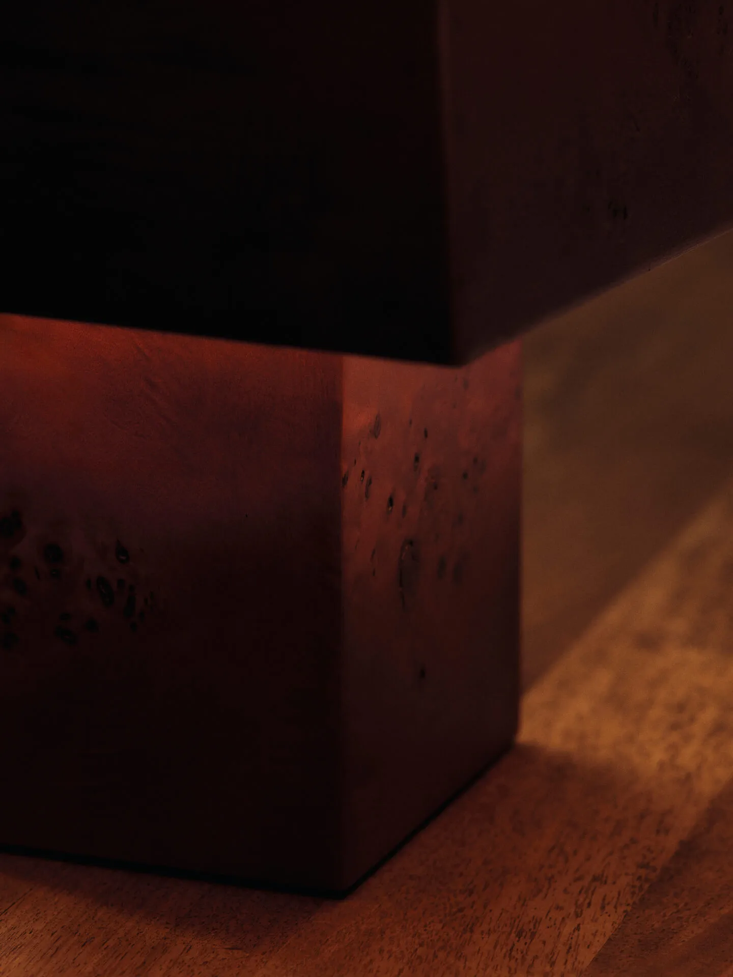 Burren κεριά κολόνα small, Dark stained burl Ferm Living