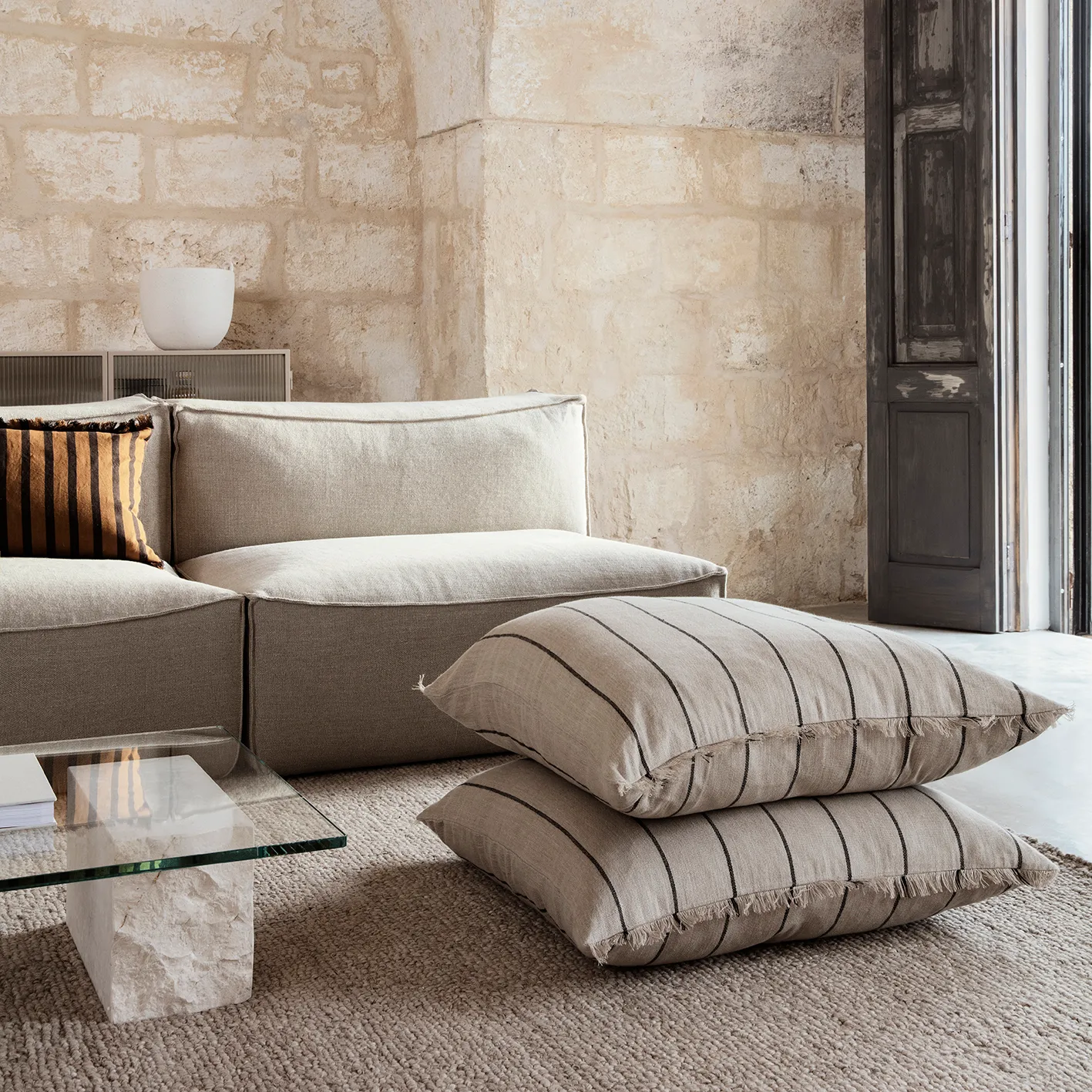 Calm μαξιλάρι camel-black, 78x78 cm Ferm Living