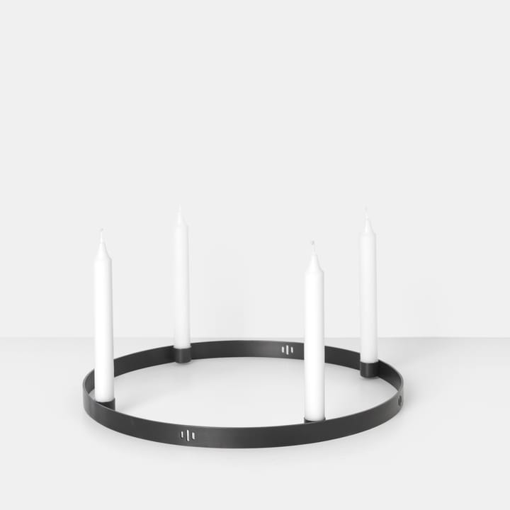 Circle μαύρα ορείχαλκα κηροπήγια - μεγάλο (συμπεριλαμβανομένης της ανάρτησης) - ferm LIVING