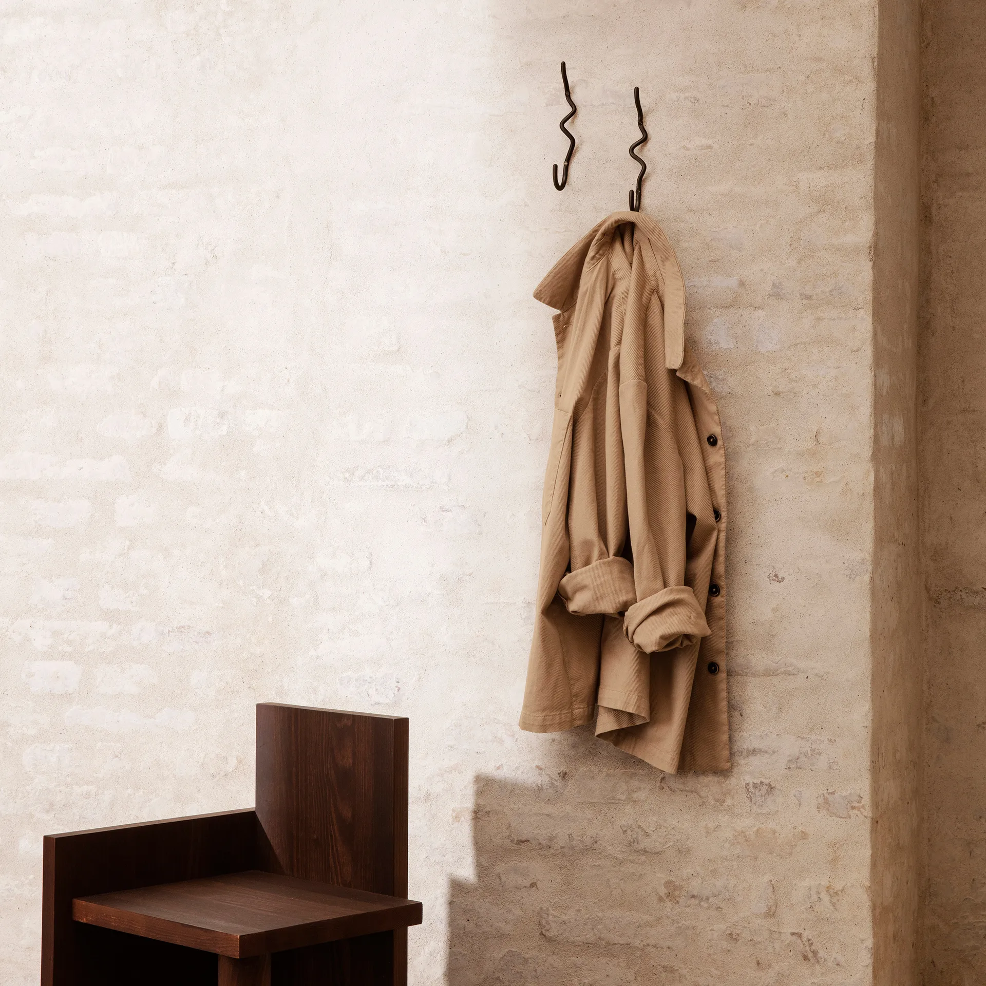 Curvature μονός γάντζος, Μαύρος ορείχαλκος Ferm Living