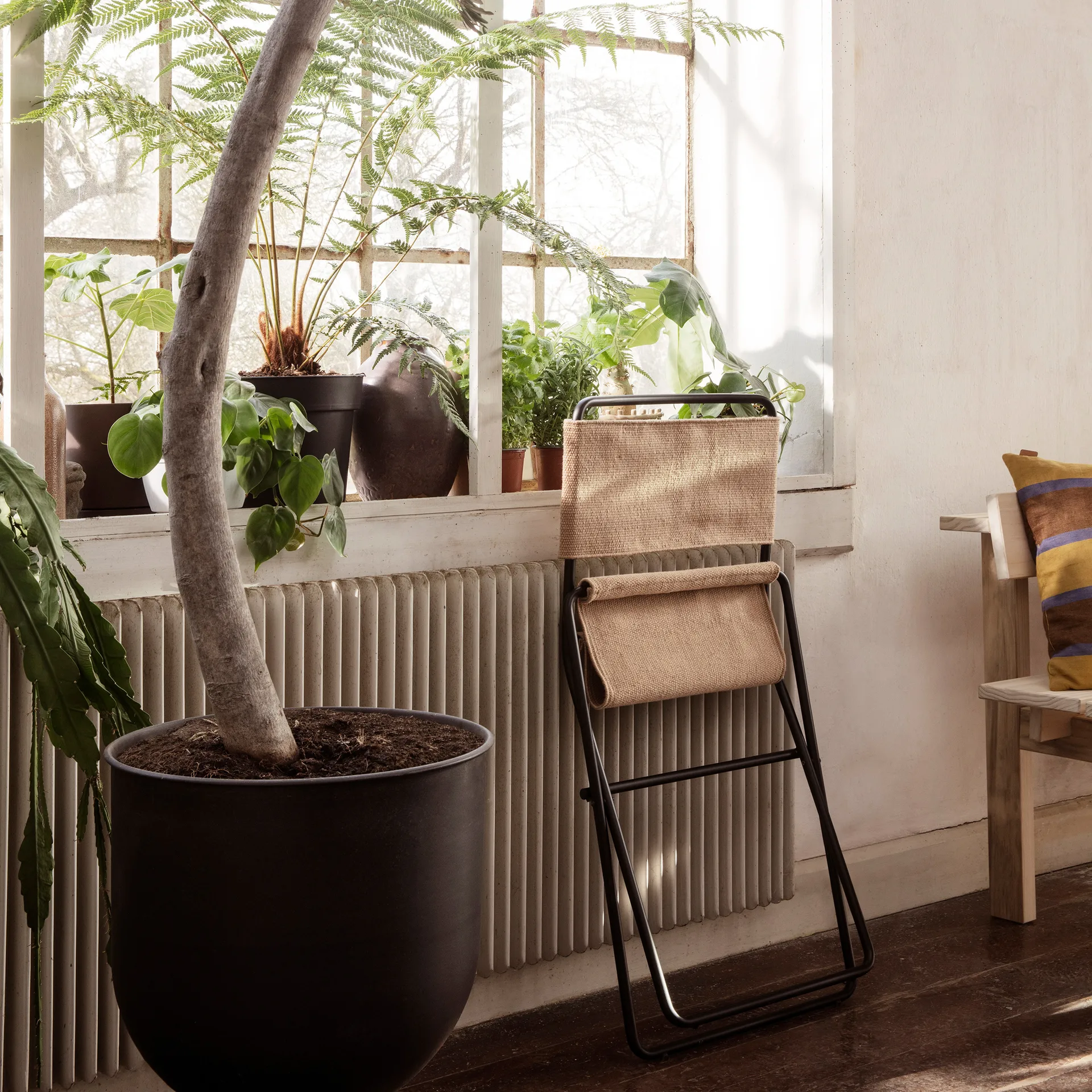 Desert καρέκλα τραπεζαρίας, Μαύρο-άμμος Ferm Living