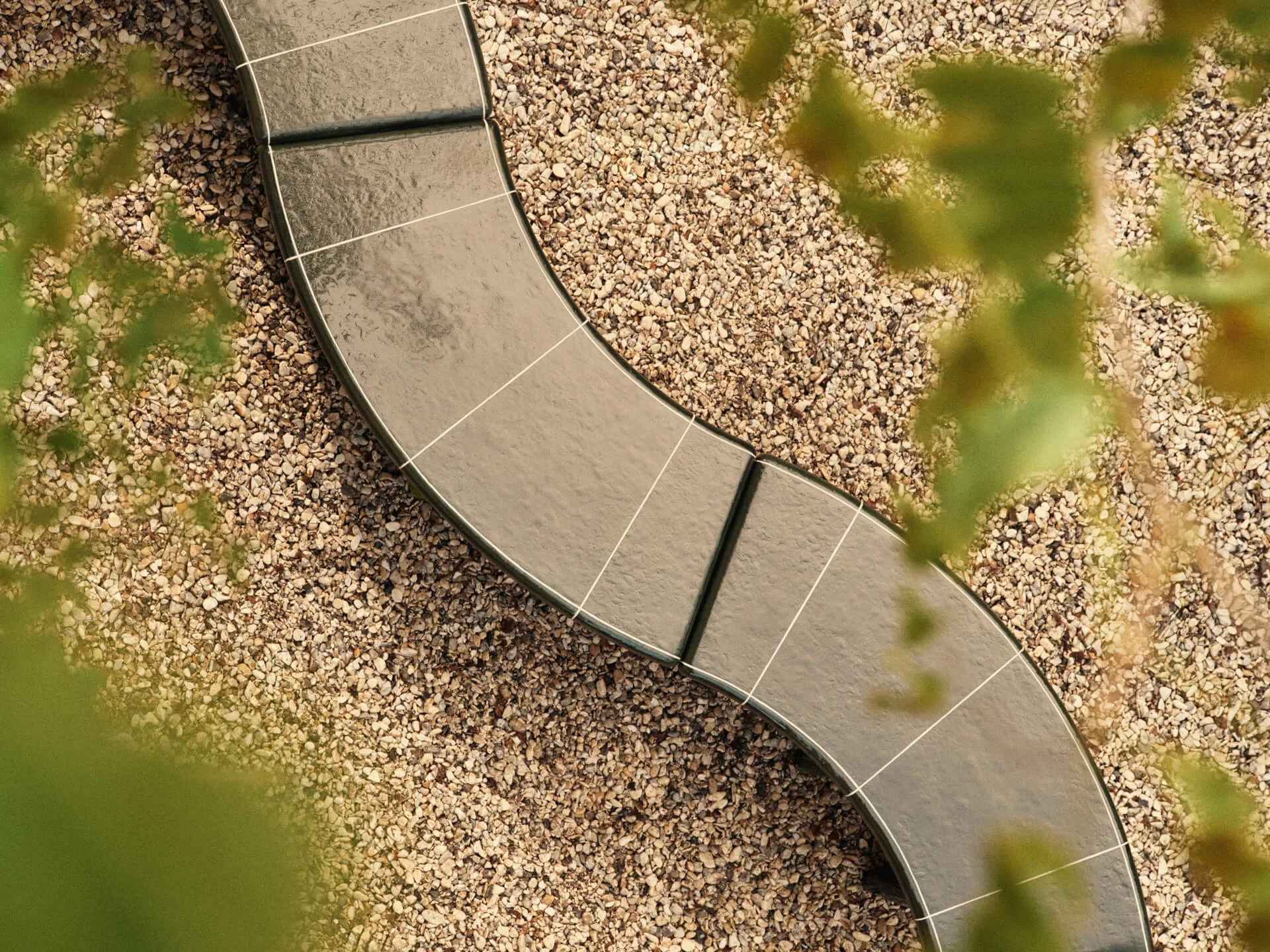 Deya curved παγκάκι, Dark green, 110x40x45,5 εκ. Ferm Living