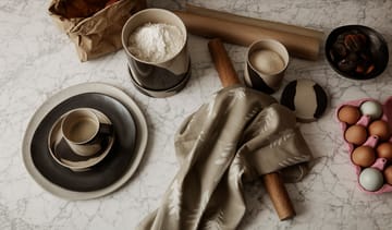 Flow πιάτο 27 cm - Υπόλευκο με κόκκους - Ferm Living