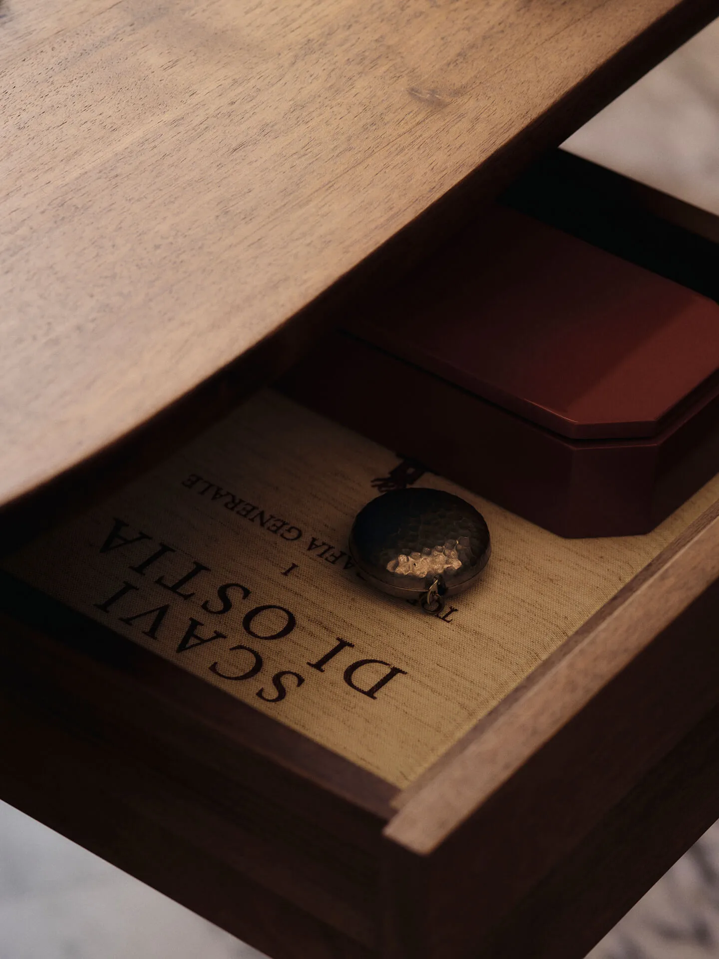 Folia καθρέφτης, Walnut Ferm Living