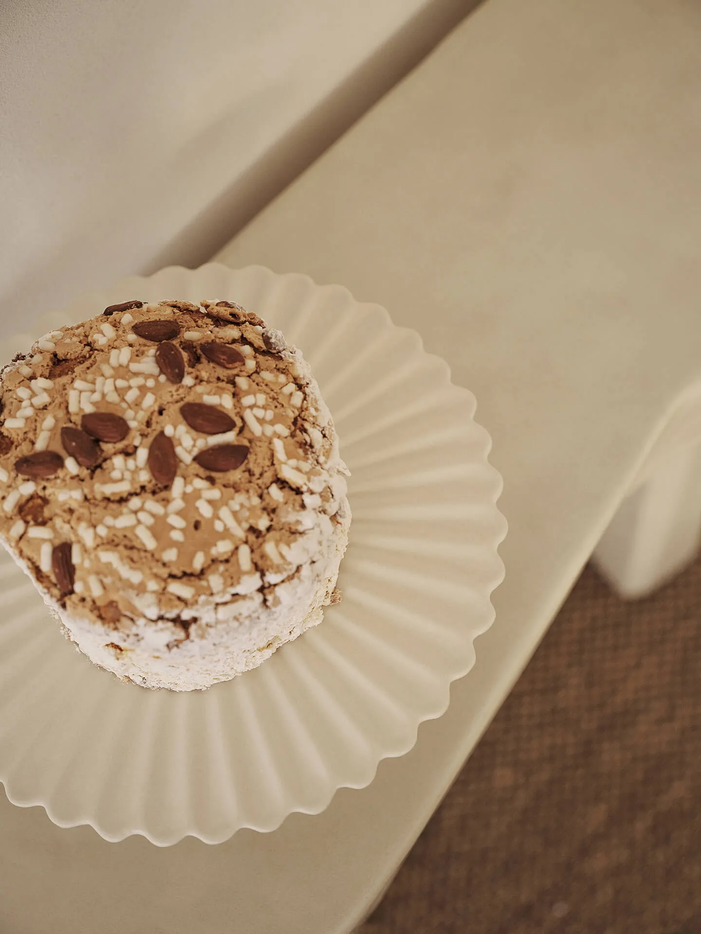 Fountain βάση για τούρτα Ø31 cm, Off white Ferm Living