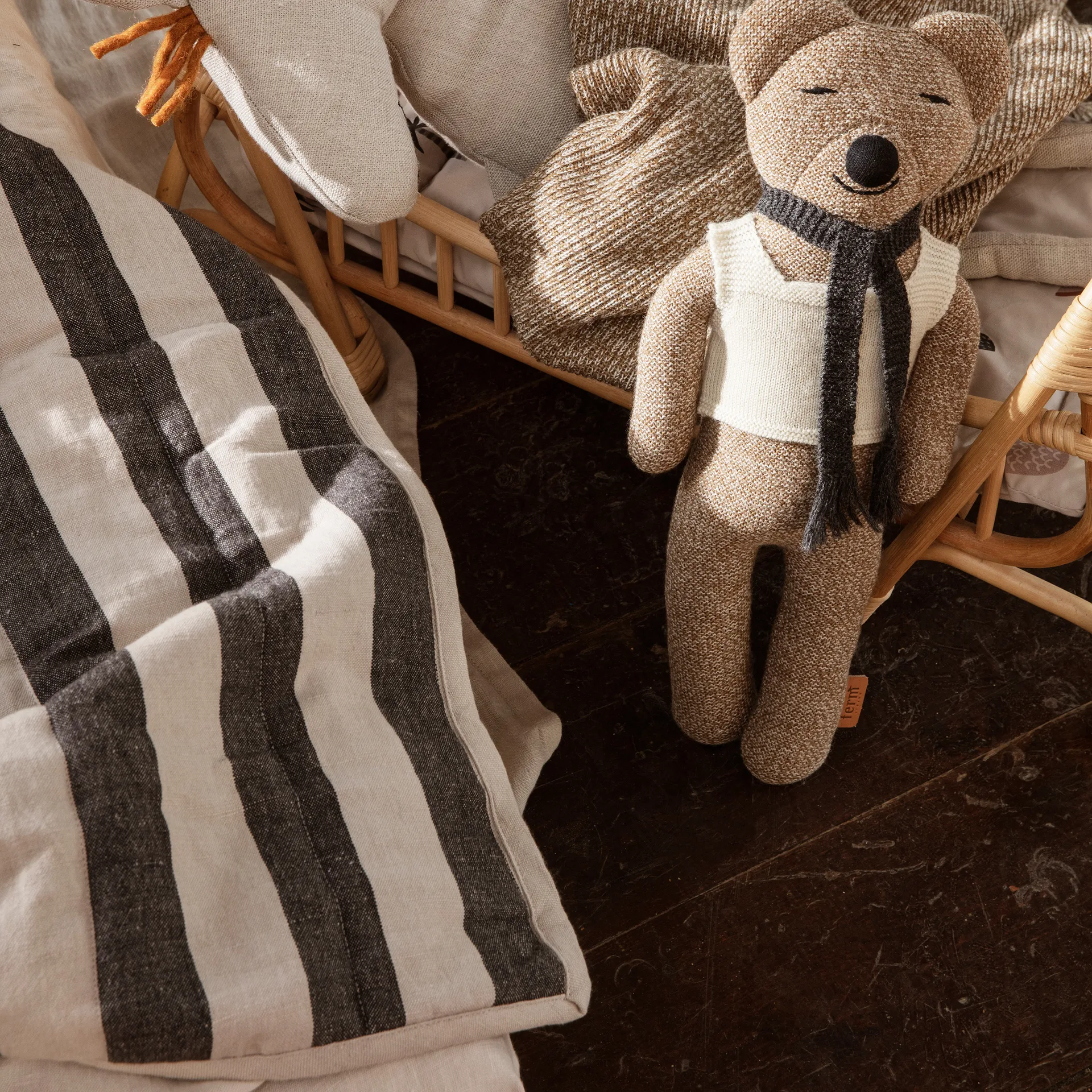 Grand κουβέρτα 120x170 cm, Άμμος-μαύρο Ferm Living