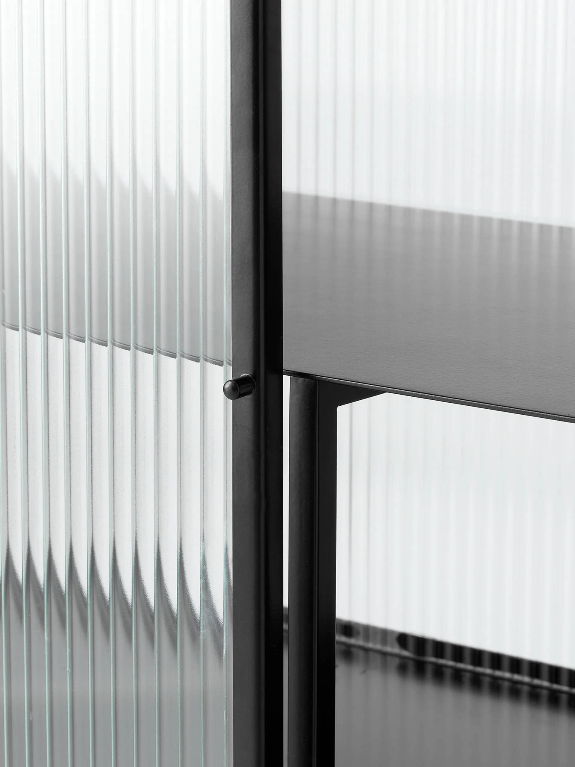 Μπουφές Haze, Black-κυματιστό γυαλί Ferm Living