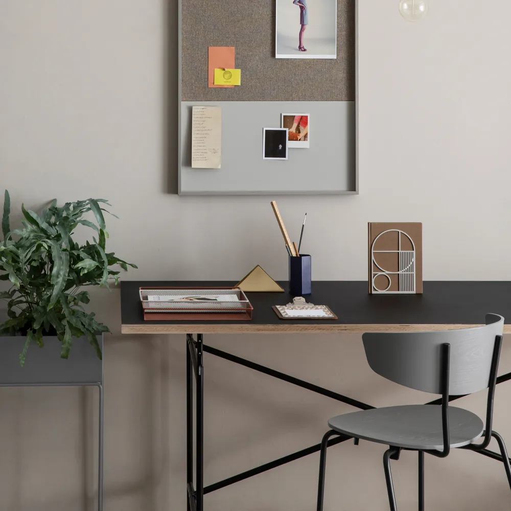 Σκαμπό Herman, Μαύρo, μαύρα λακαρισμένα πόδια από σφένδαμο Ferm Living