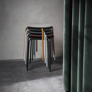 Καθισματάκι Herman - Κόκκινο καφέ, βάση χρωμίου - Ferm Living