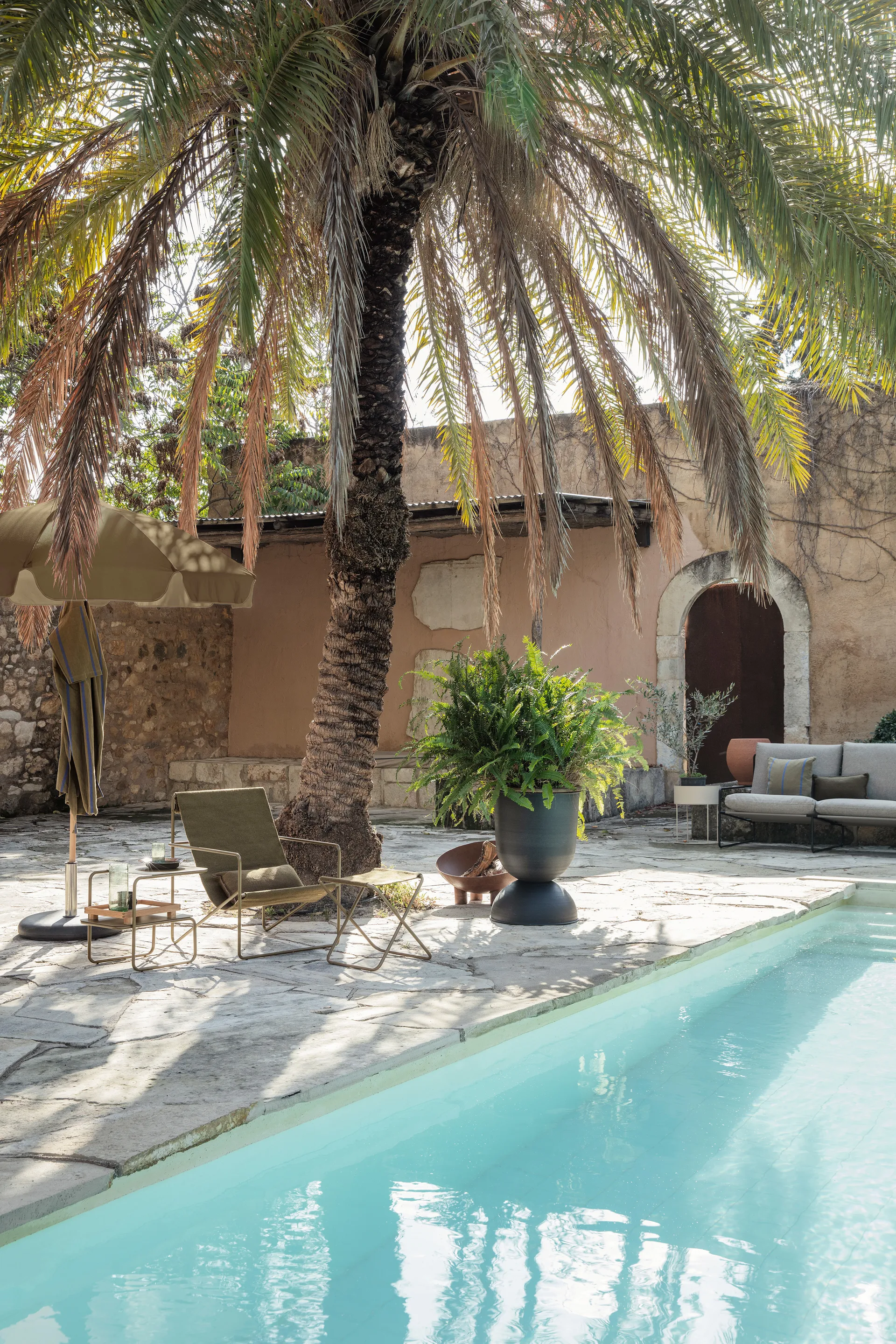 Hourglass γλάστρα μεγάλη, Μαύρο-σκούρο γκρι Ferm Living