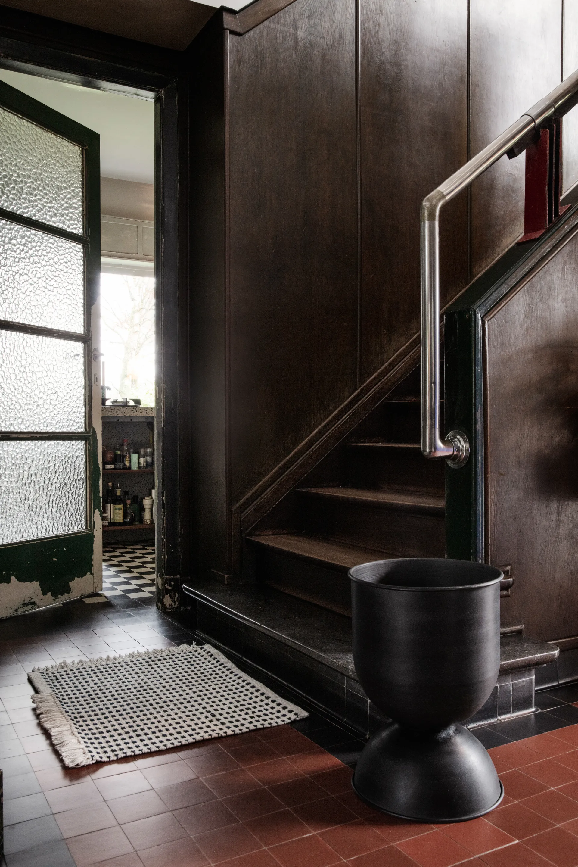 Hourglass γλάστρα μεσαία, Μαύρο-σκούρο γκρι Ferm Living