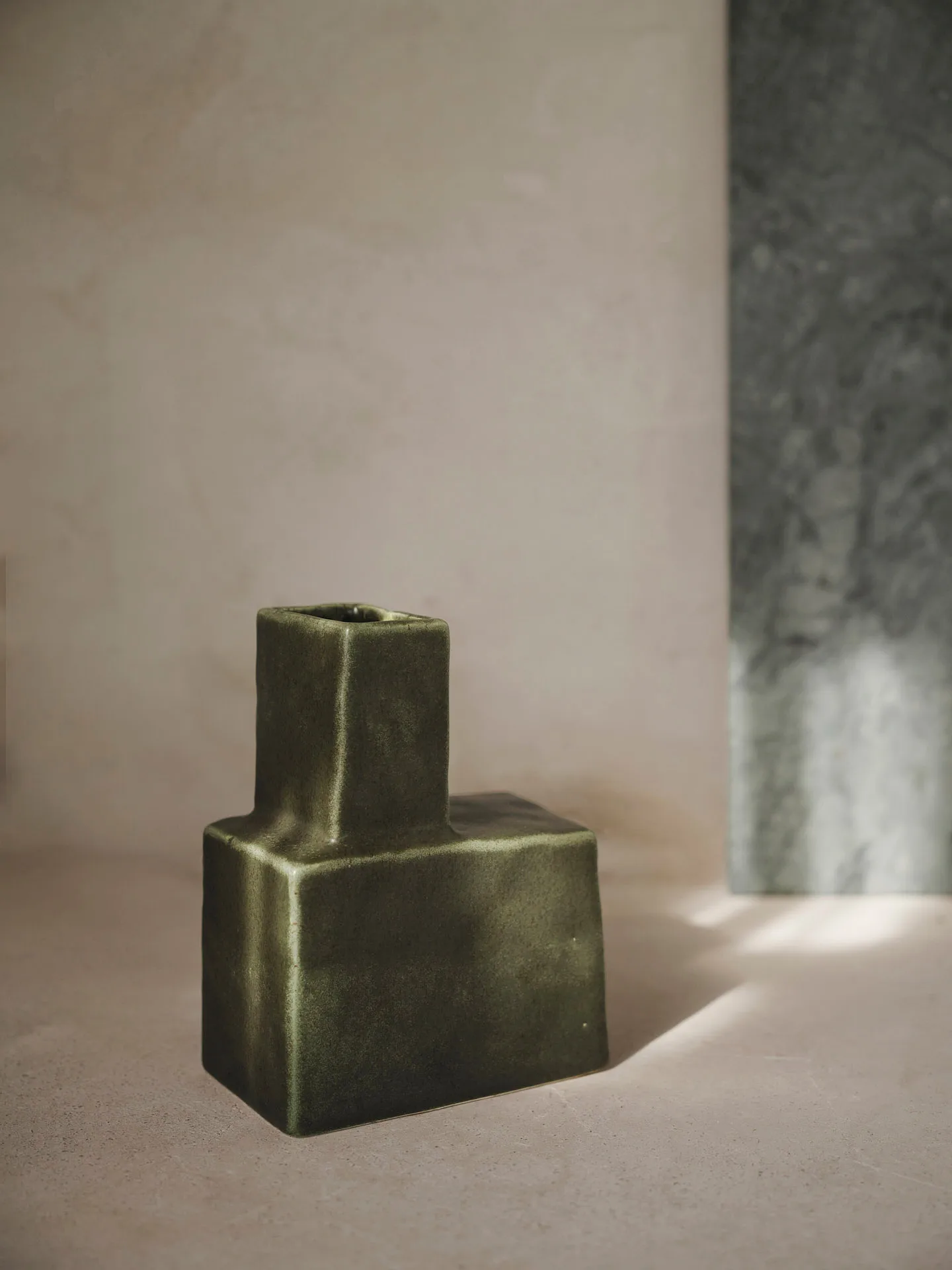 Koa βάζο H20, Dark sage Ferm Living