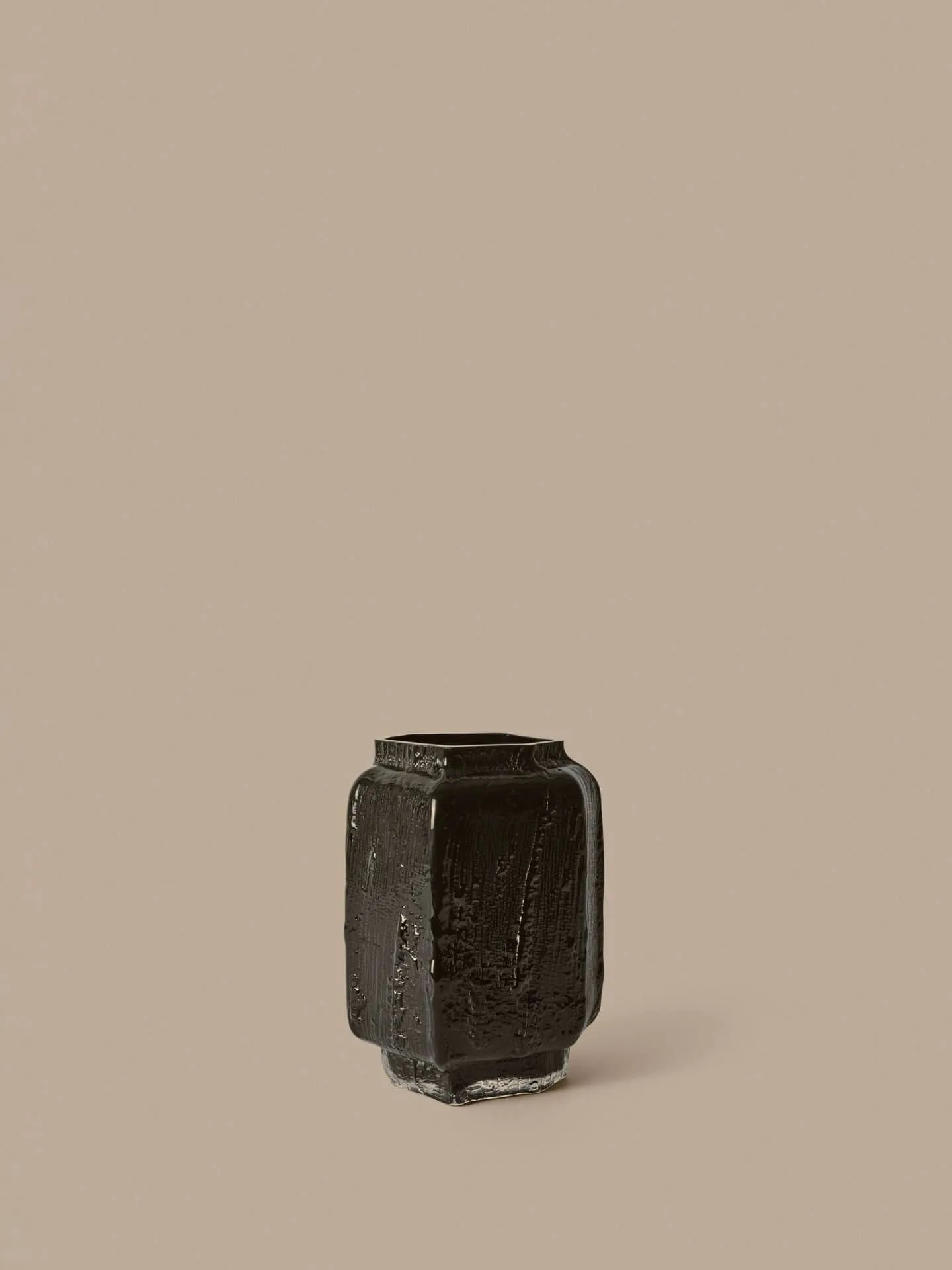 Mokuri βάζο, Μαύρο, 25 εκ. Ferm Living