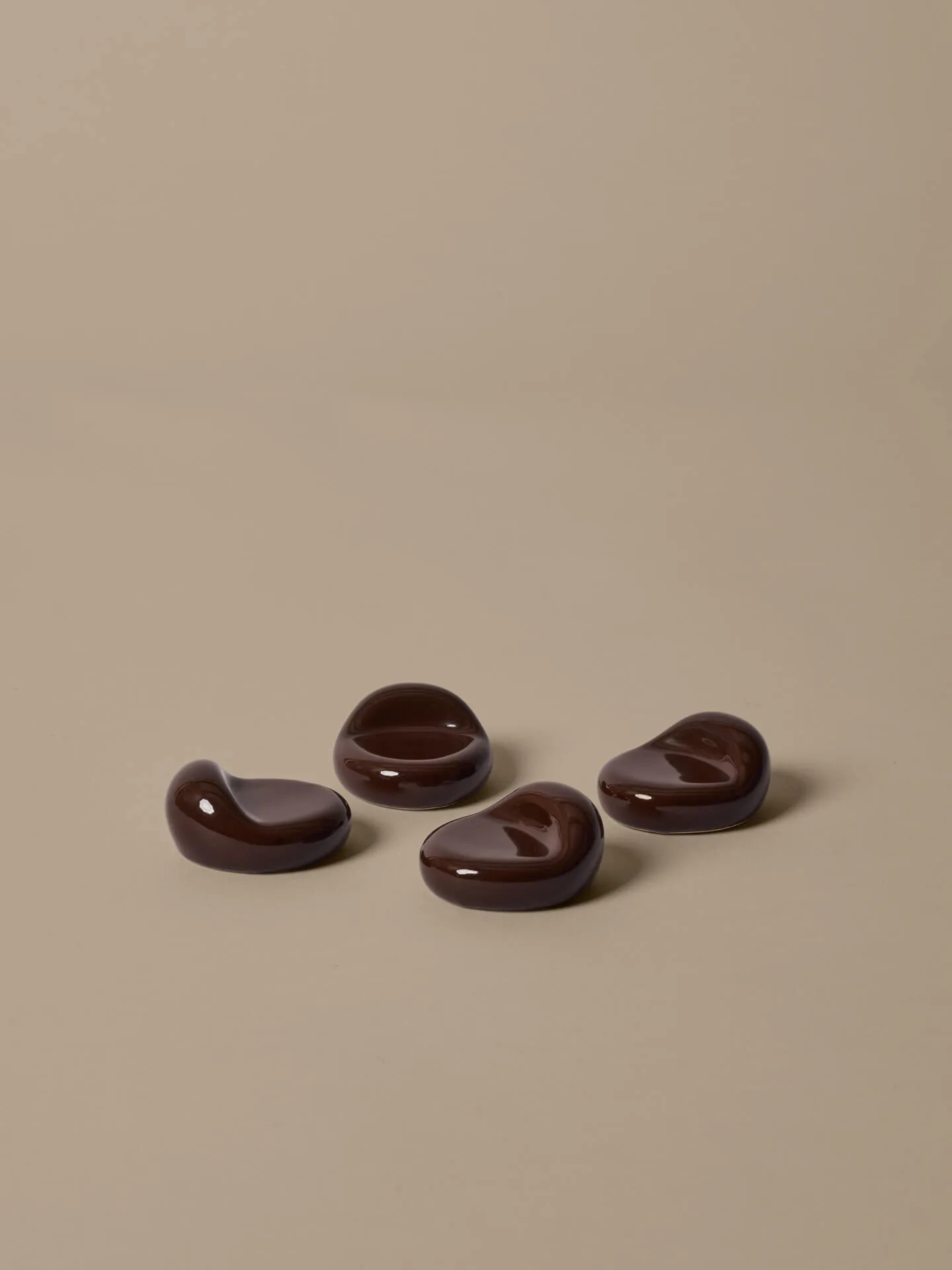 Ποδαράκια Nube για γλάστρα, σετ 4 τεμαχίων, Carob brown Ferm Living