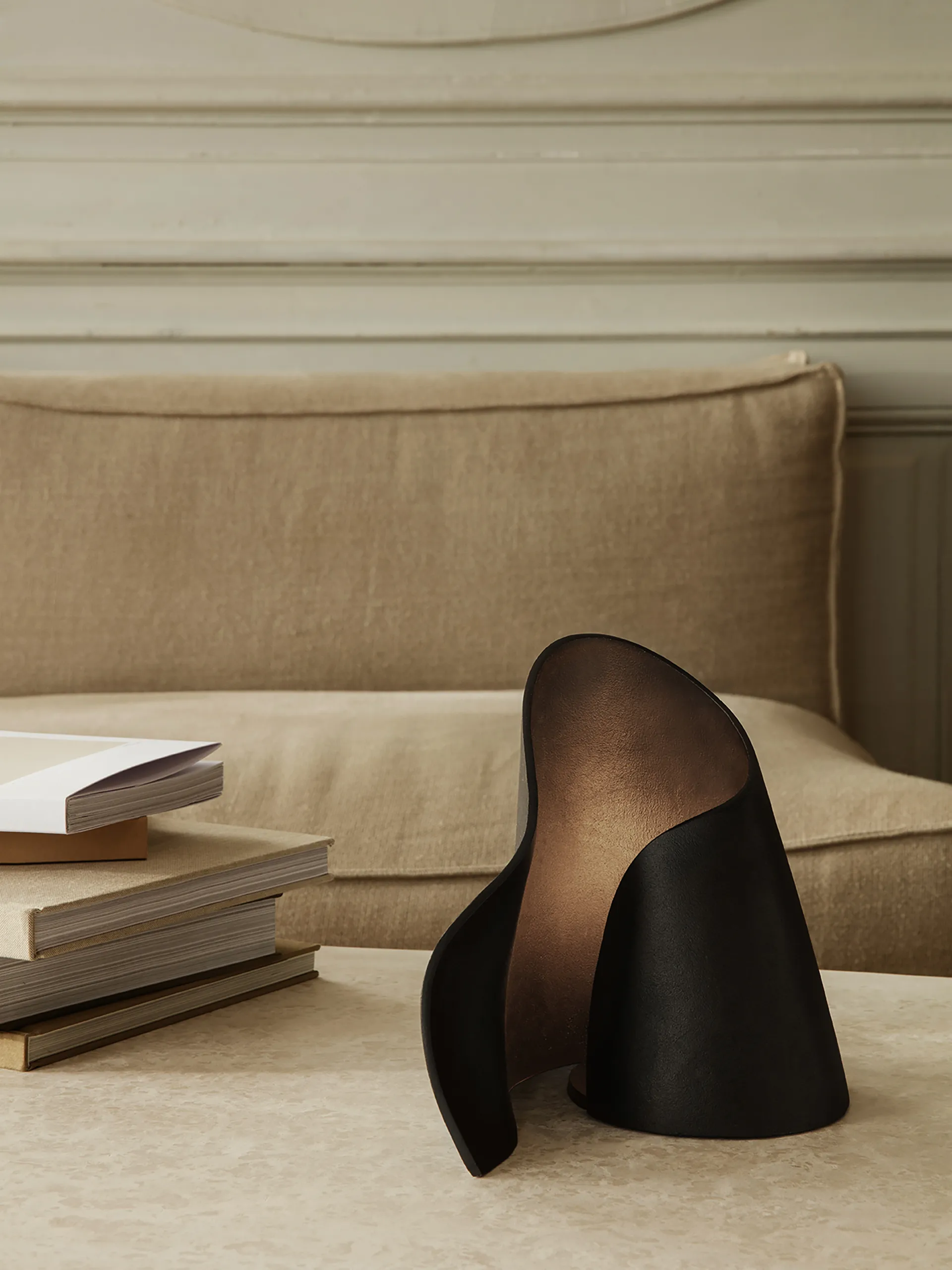 Oyster επιτραπέζιο φωτιστικό, Μαύρο Ferm Living