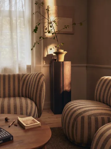 Parcel βάθρο - Dark stained, 30x30x90 εκ. - Ferm Living