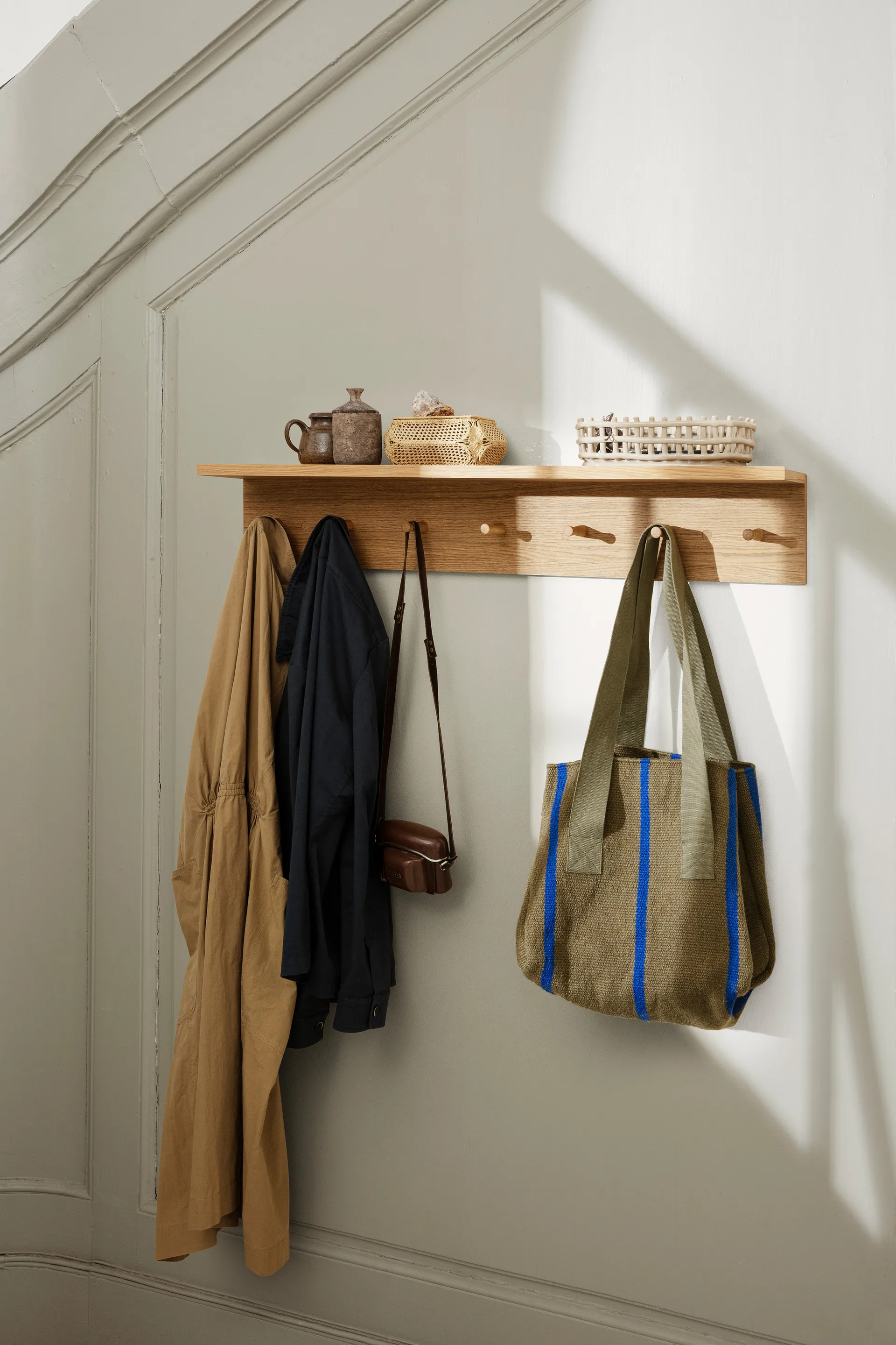 Place Rack άγκιστρα και ράφι δρυς, Μεσαίο Ferm Living