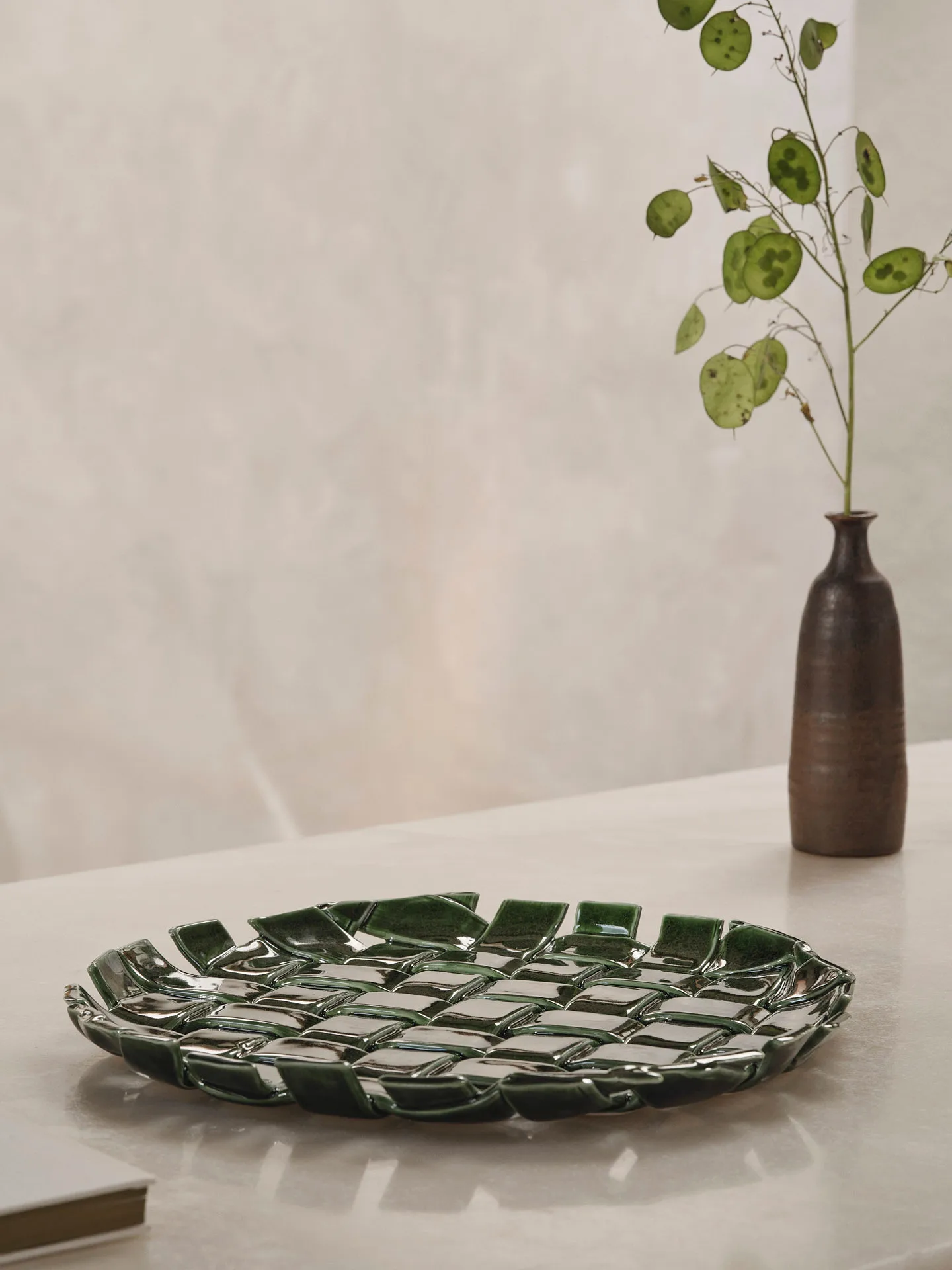 Plait μεγάλος δίσκος Ø30 cm, Emerald green Ferm Living
