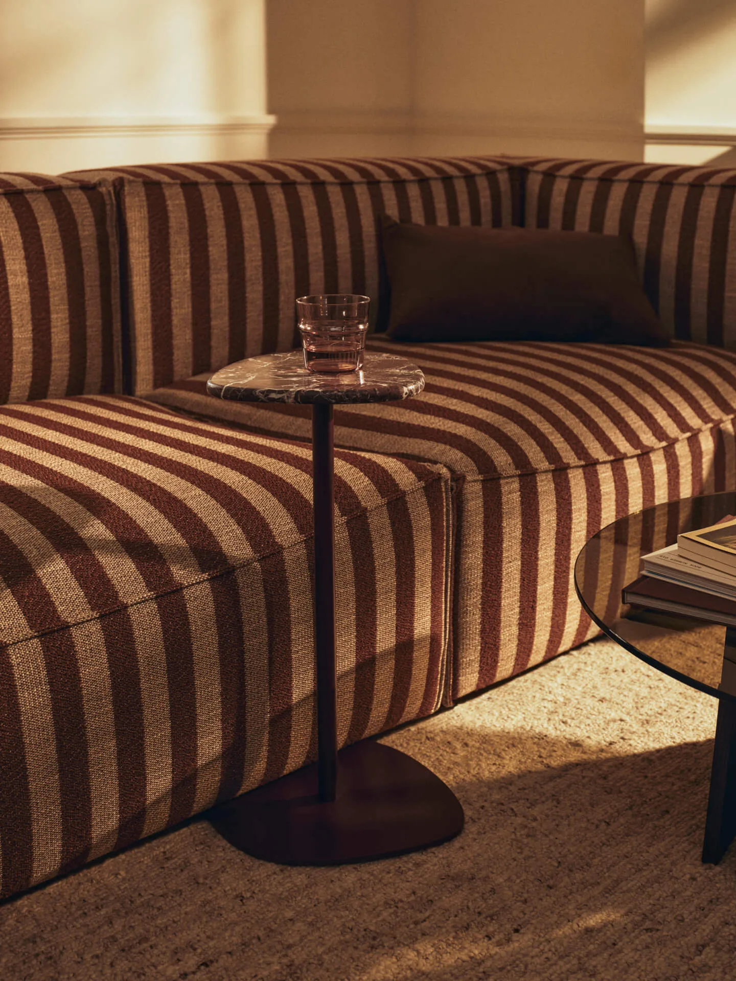 Plyo πλαϊνό τραπέζι, Dark grape Ferm Living