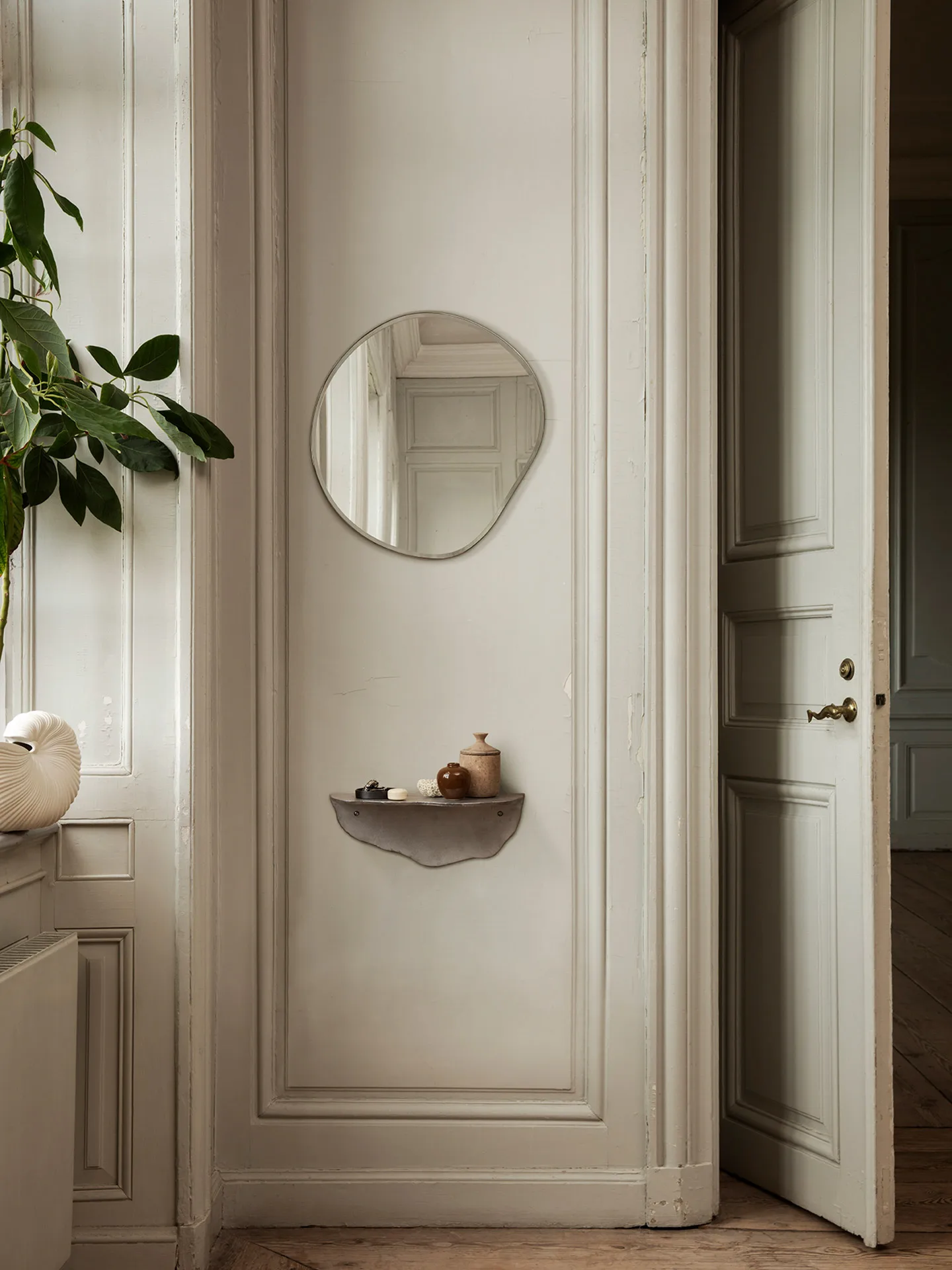 Pond καθρέφτης, Μικρό σκούρο χρώμιο Ferm Living