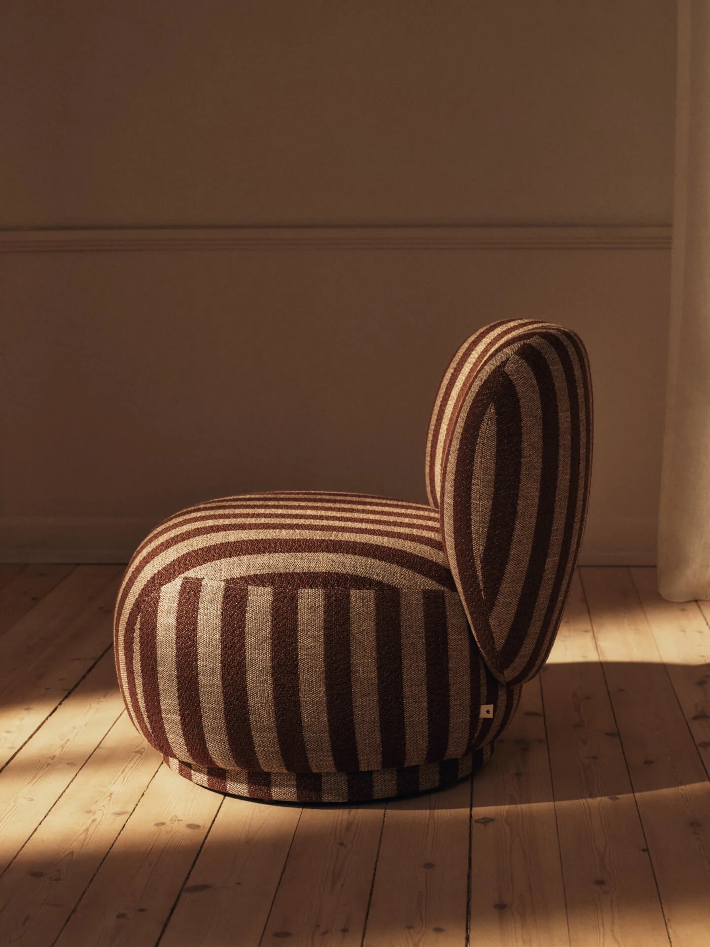 Rico lounge chair piccolo πολυθρόνα, Louisiana, Sand-chocolate Ferm Living