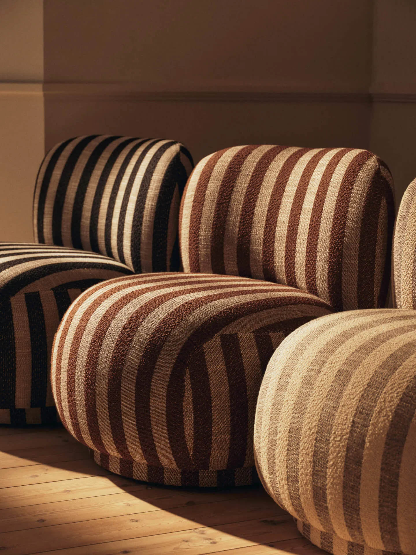 Rico lounge chair piccolo πολυθρόνα, Louisiana, Sand-chocolate Ferm Living