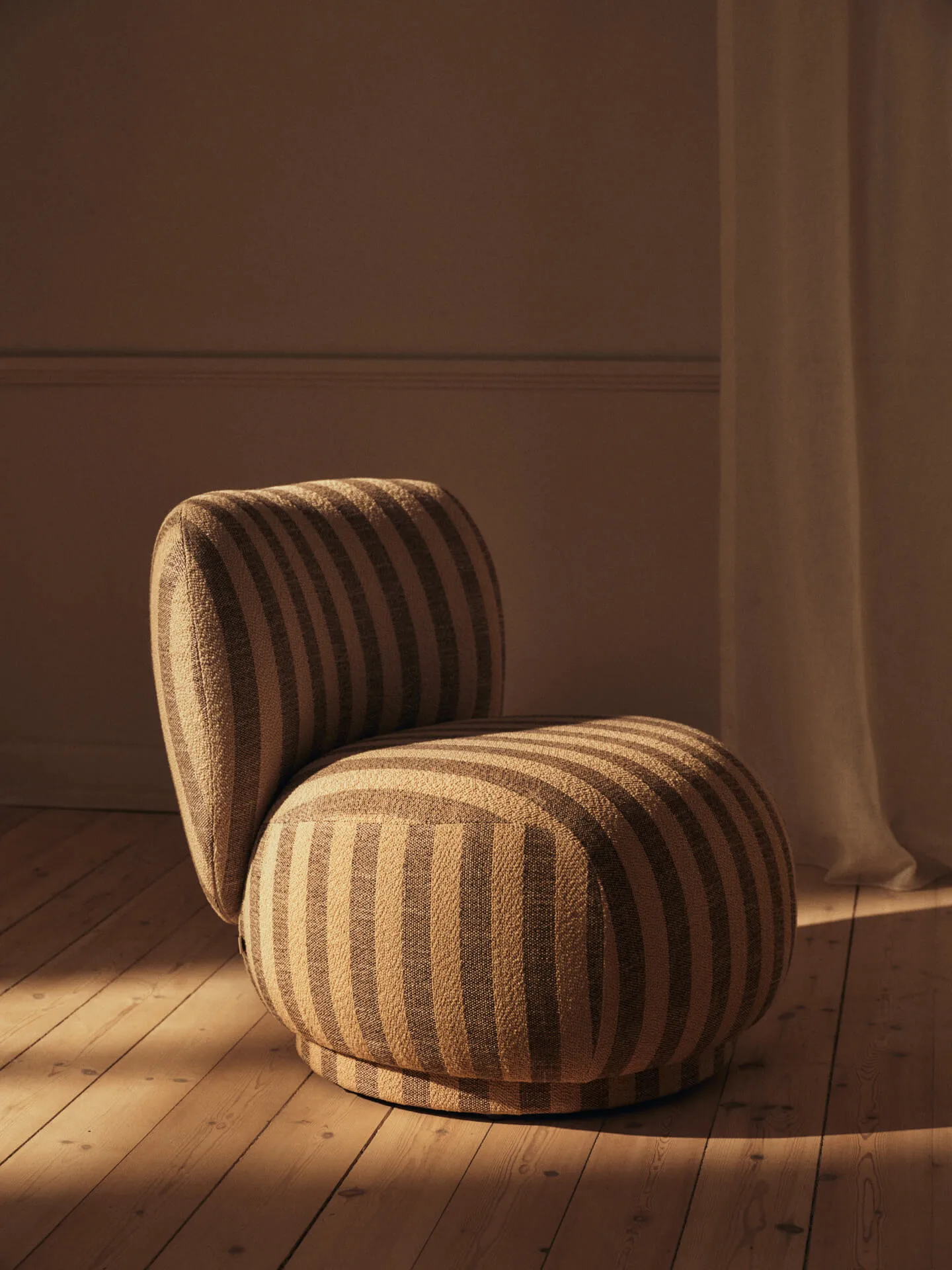 Rico lounge chair piccolo πολυθρόνα, Louisiana, Sand-off-white Ferm Living