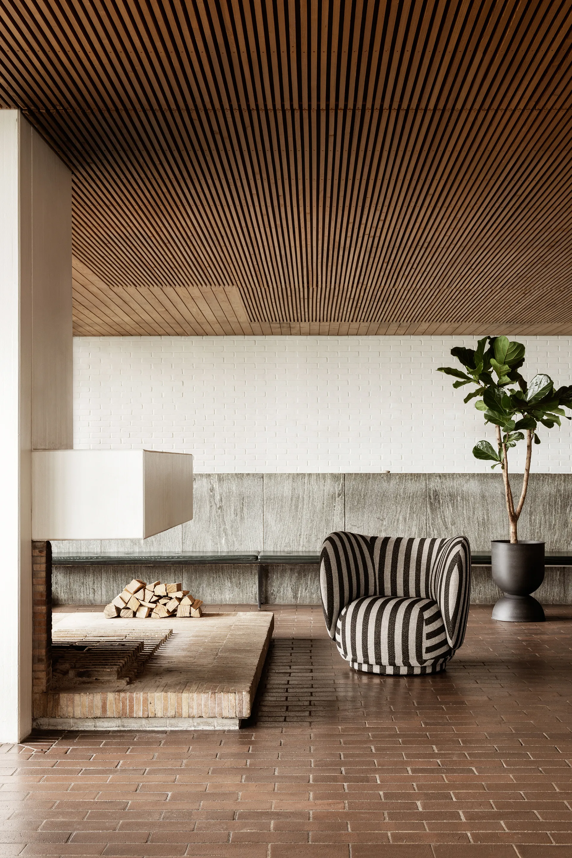 Rico πολυθρόνα lounge, Louisiana sand black Ferm Living