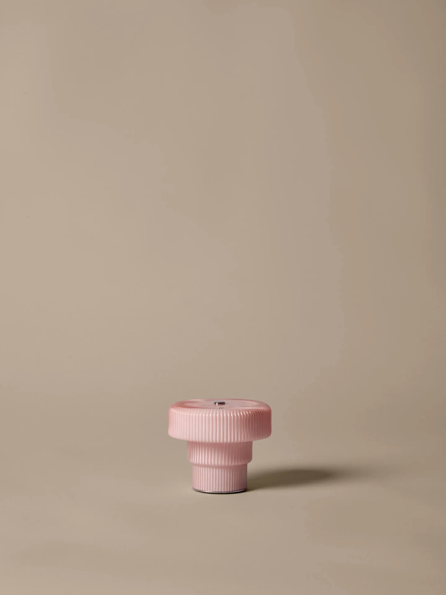 Ripple φορητό επιτραπέζιο φωτιστικό 10 cm, Pale rose Ferm Living