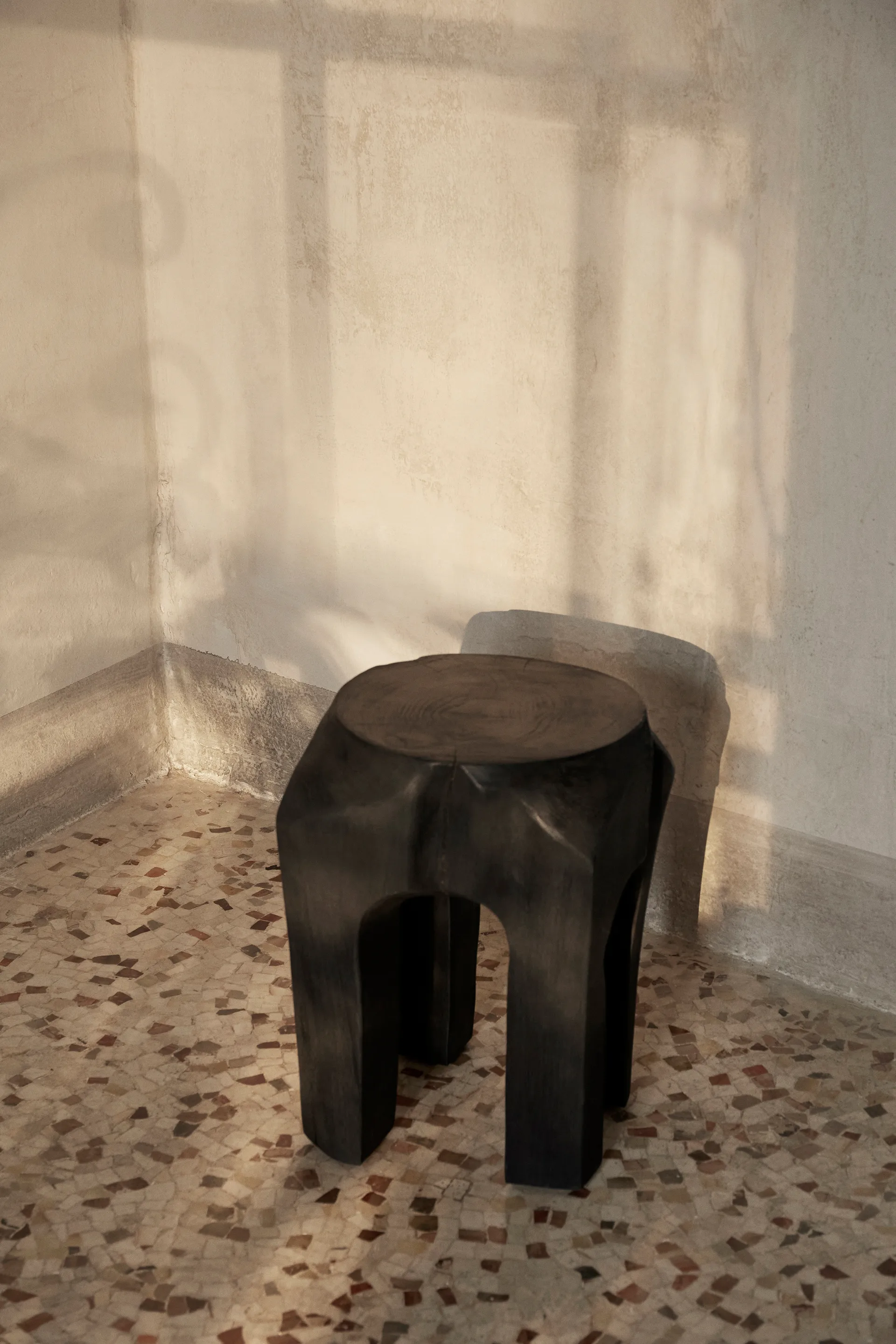 Root σκαμπό Ø30x40 εκ, Black stained Ferm Living