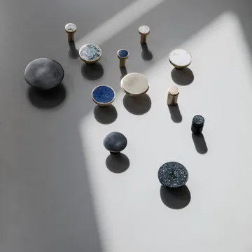 Stone μικρό άγκιστρο - λευκό μάρμαρο-ορείχαλκος - Ferm Living