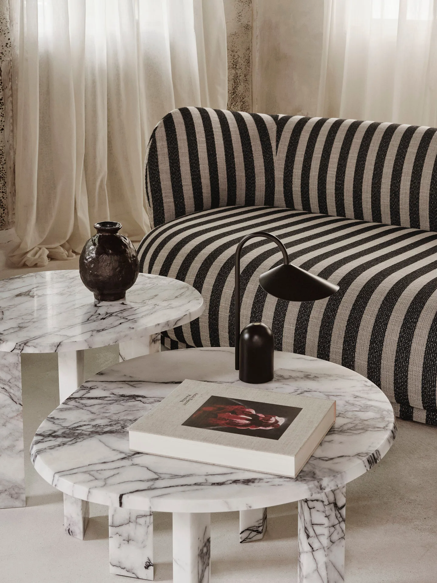 Taula τραπεζάκι σαλονιού Ø67x35 cm, White-charcoal Ferm Living