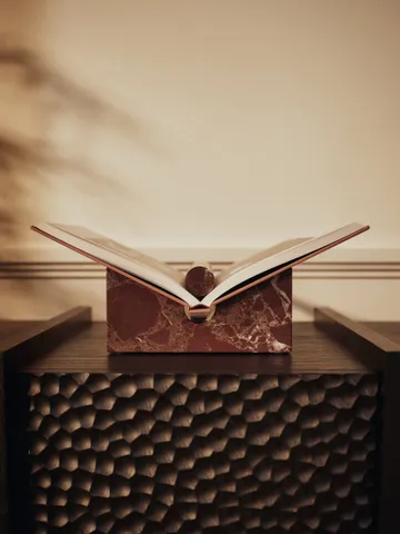 Βάση βιβλίων Tvara - Rosso levanto, 22x22 εκ. - Ferm Living