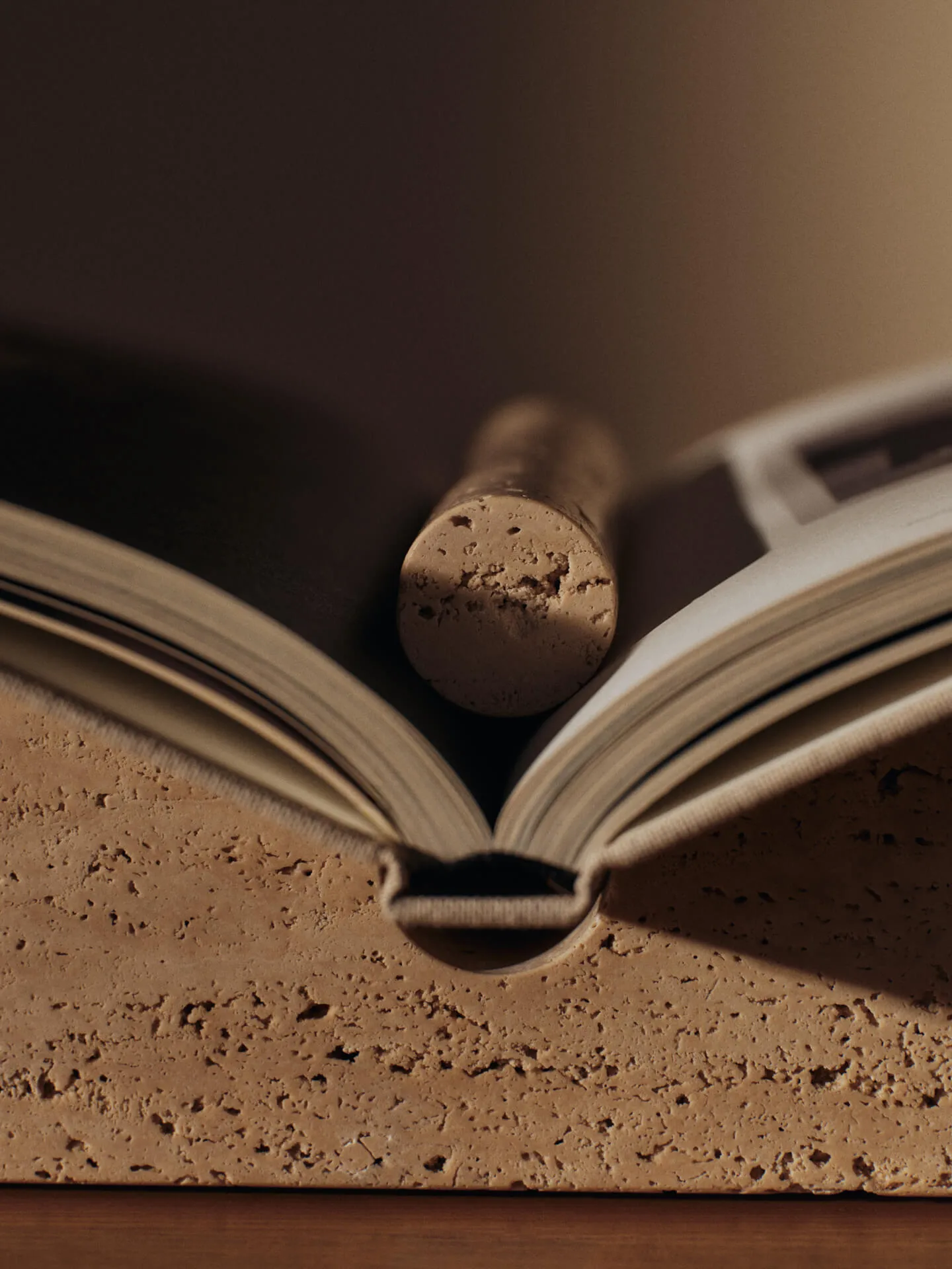 Βάση βιβλίων Tvara, Travertine, 22x22 εκ. Ferm Living