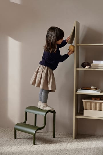 Up σκαμνάκι με σκαλοπάτι - Forest Green - Ferm Living