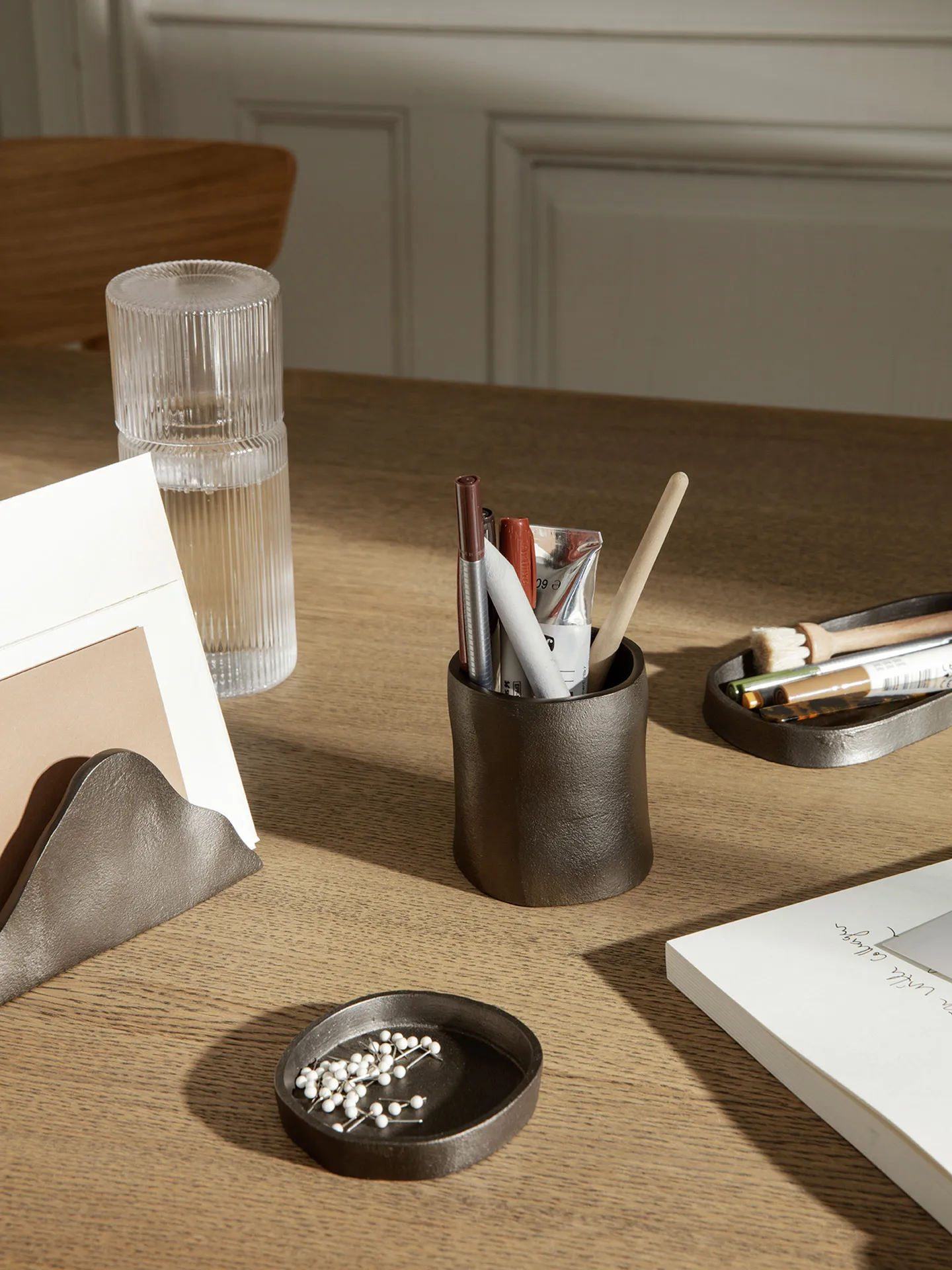 Yama μολυβοθήκη μικρή Ø7,8 cm, Μαυρισμένο αλουμίνιο Ferm Living