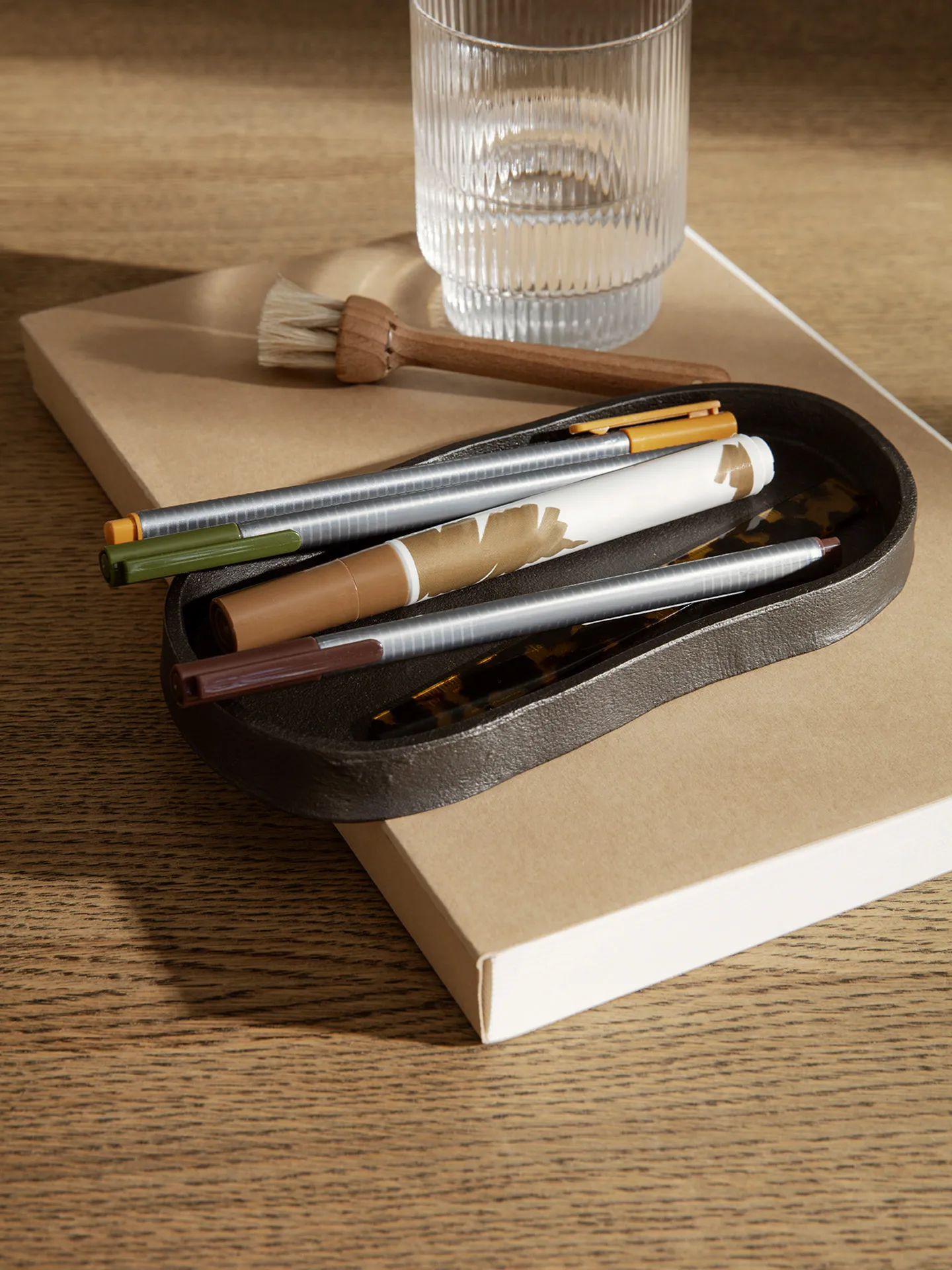 Yama οβάλ δίσκος 9,5x19 cm, Μαυρισμένο αλουμίνιο Ferm Living